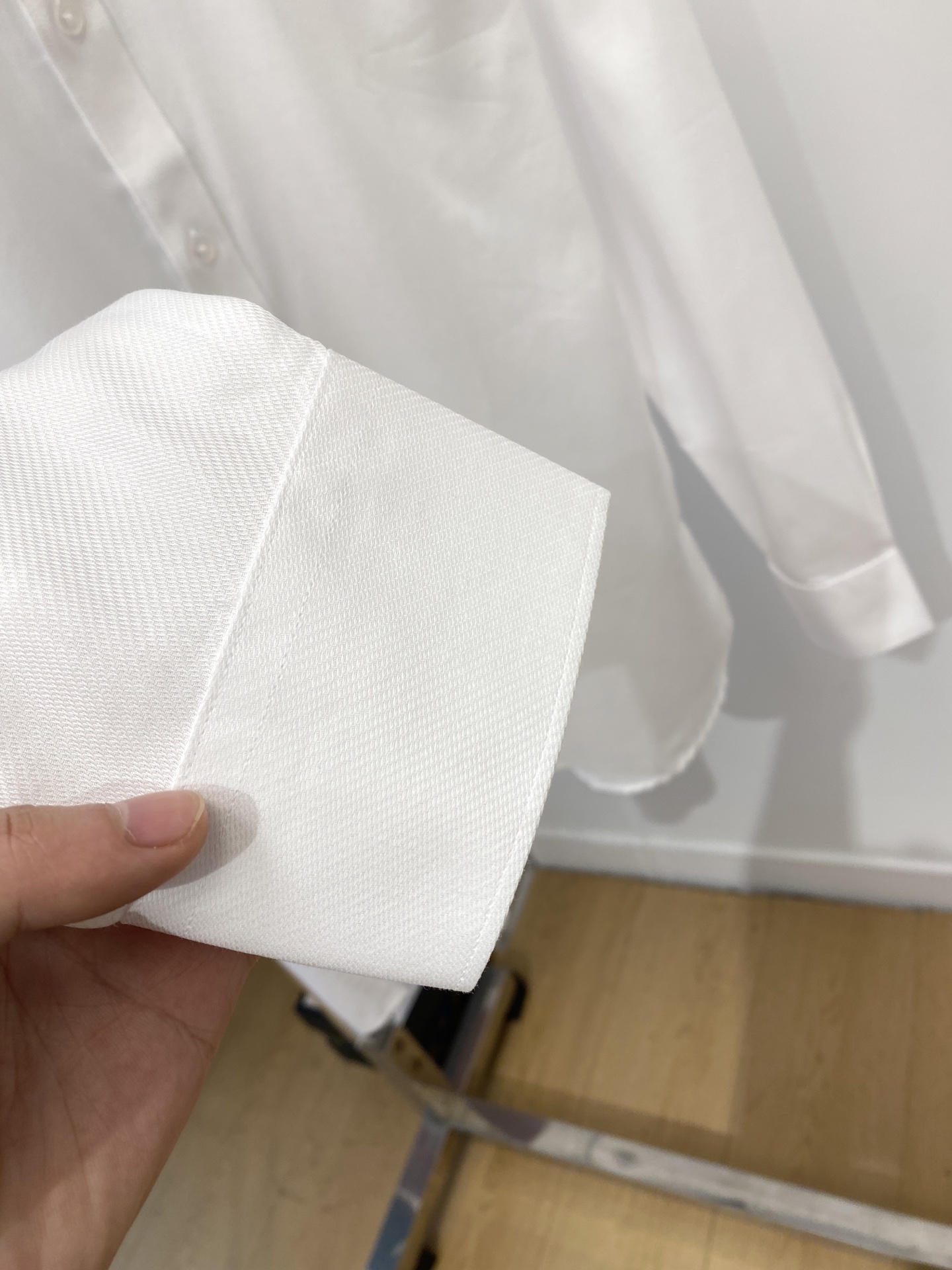 菲拉格慕、2025新品衬衫，时尚帅气，简约百搭款，定制原版面料，不仅挺括，保持潮流的廓形，又穿着舒适，纱