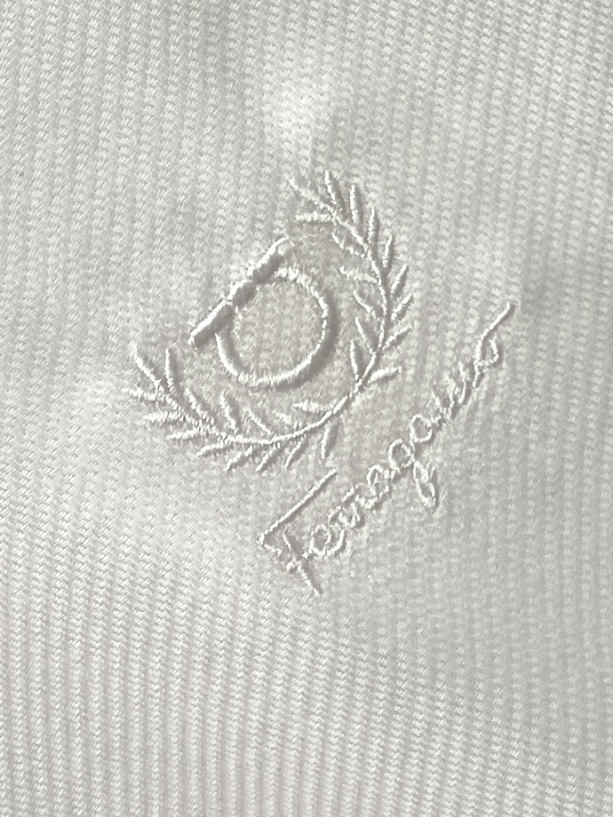 菲拉格慕、2025新品衬衫，时尚帅气，简约百搭款，定制原版面料，不仅挺括，保持潮流的廓形，又穿着舒适，纱