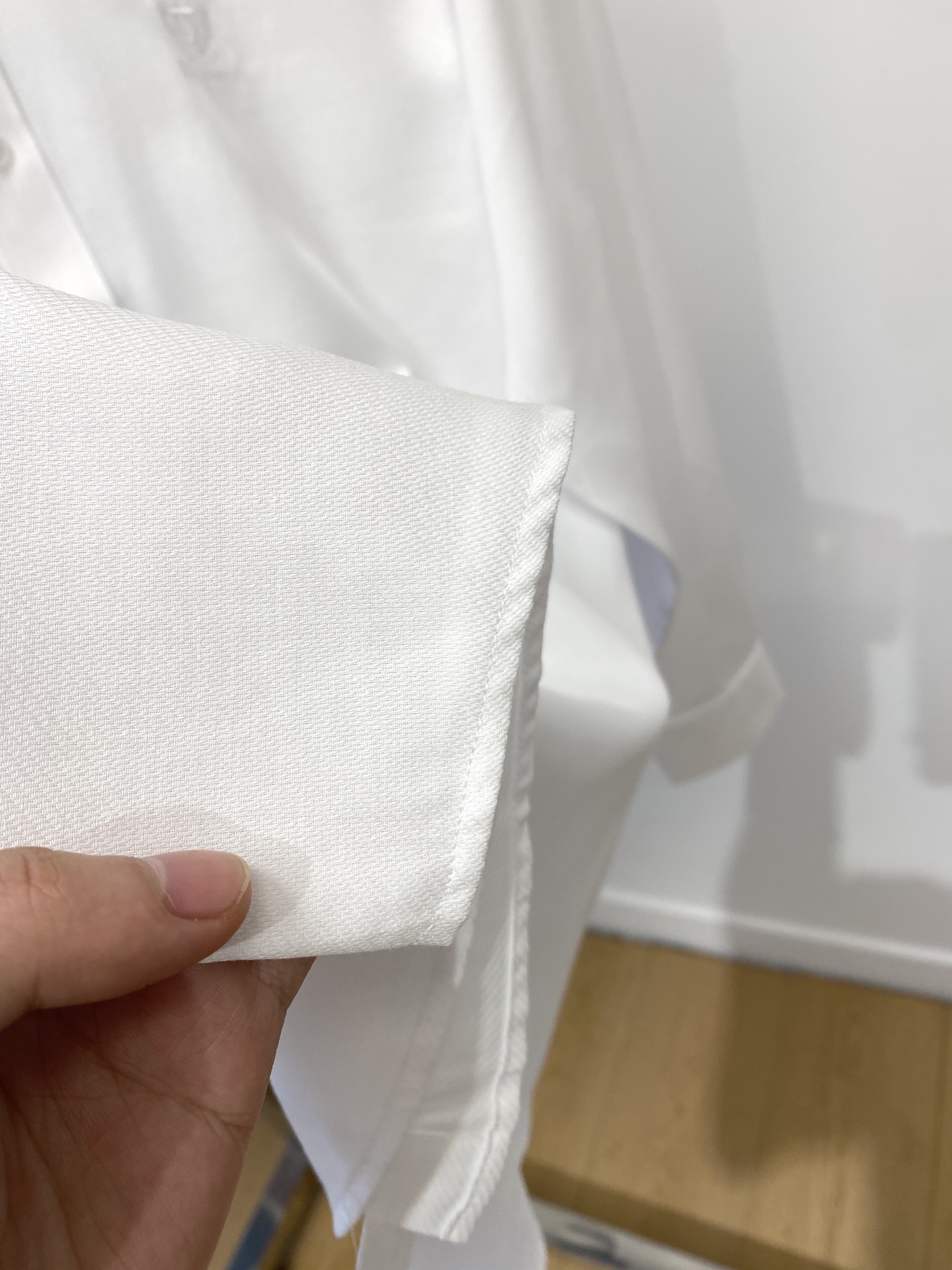 菲拉格慕、2025新品衬衫，时尚帅气，简约百搭款，定制原版面料，不仅挺括，保持潮流的廓形，又穿着舒适，纱