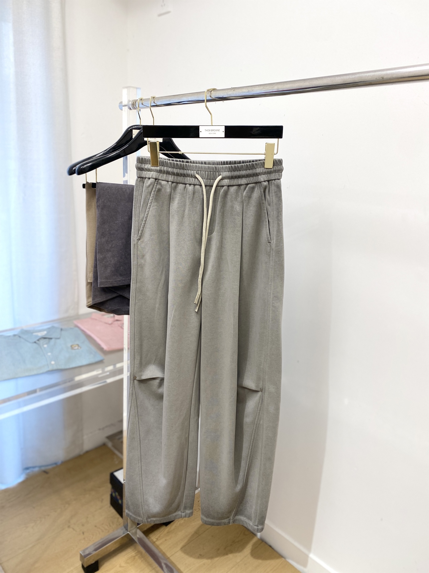 巴黎世家、2025爆款休闲裤 高弹显瘦必爆简约百搭爆款，做工精细，每一针都看得到用心，超多明星网红最爱 