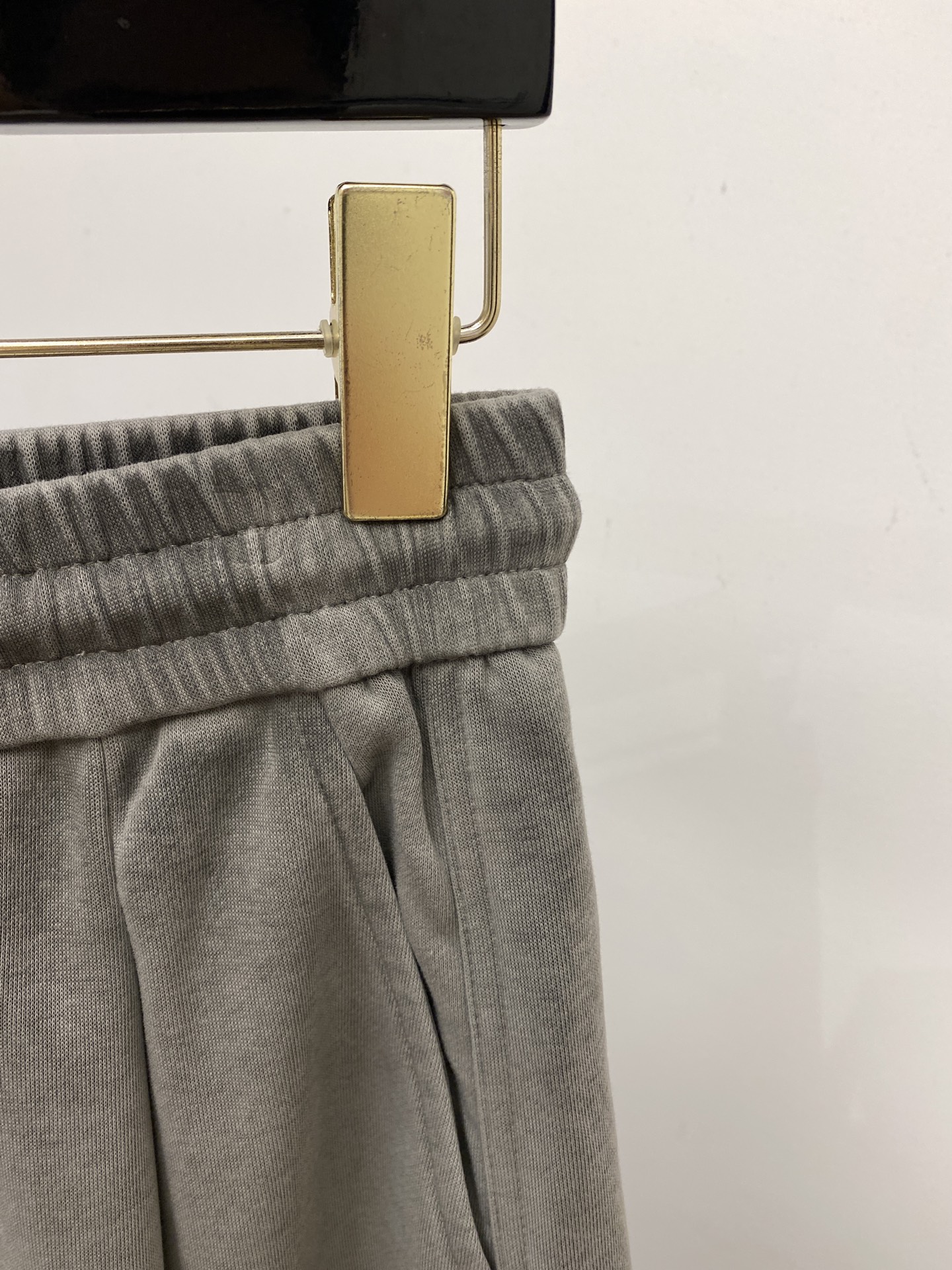 巴黎世家、2025爆款休闲裤 高弹显瘦必爆简约百搭爆款，做工精细，每一针都看得到用心，超多明星网红最爱 