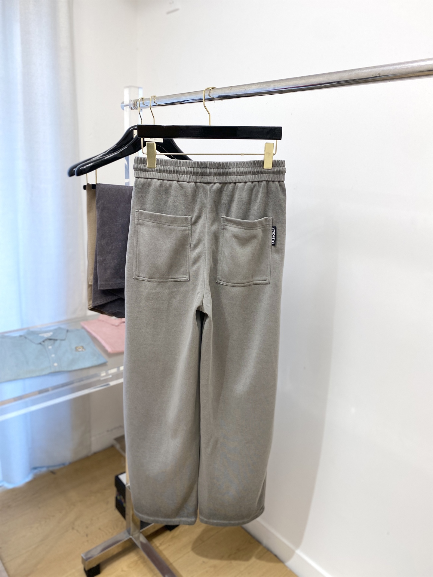 巴黎世家、2025爆款休闲裤 高弹显瘦必爆简约百搭爆款，做工精细，每一针都看得到用心，超多明星网红最爱 