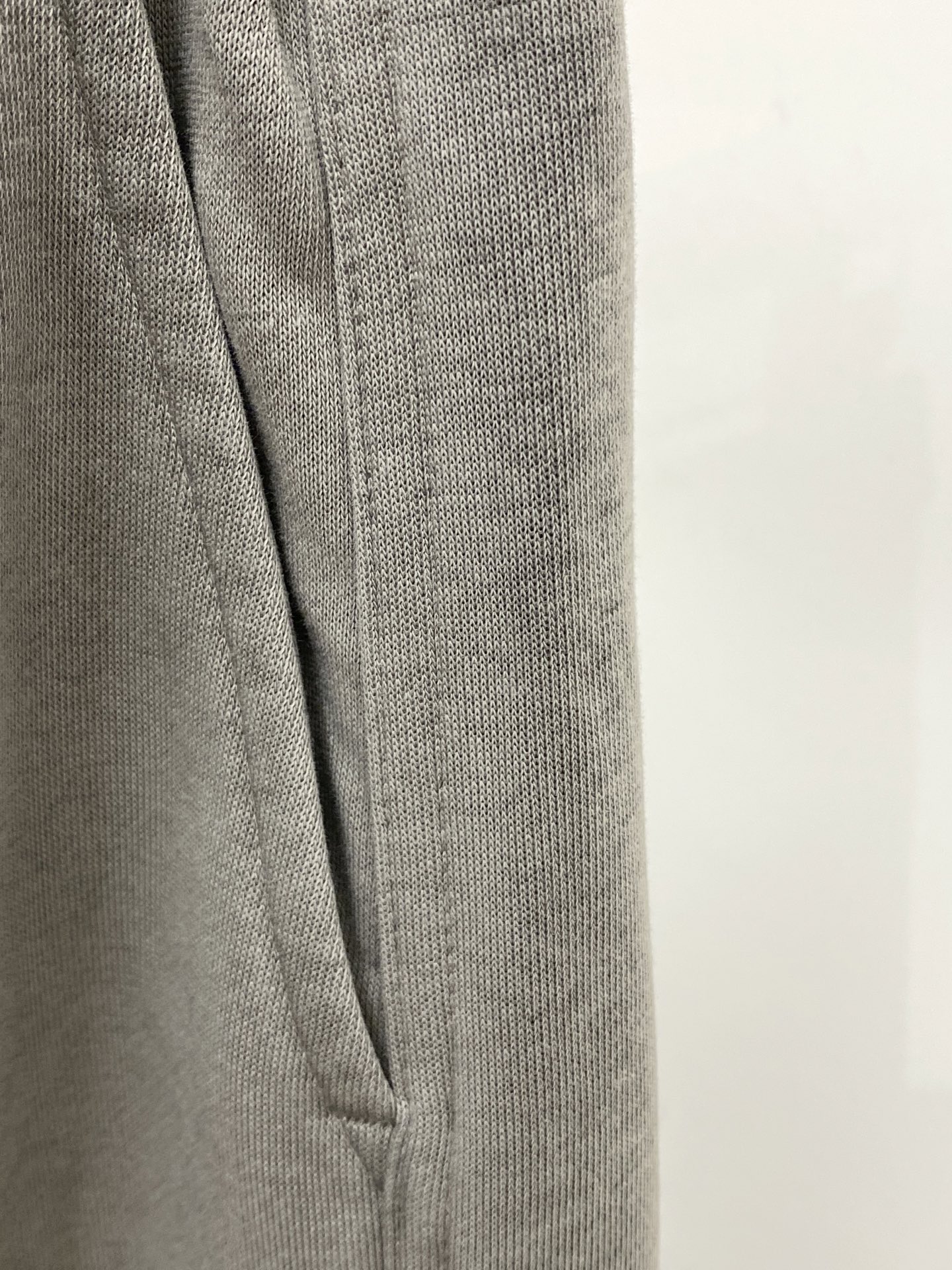 巴黎世家、2025爆款休闲裤 高弹显瘦必爆简约百搭爆款，做工精细，每一针都看得到用心，超多明星网红最爱 