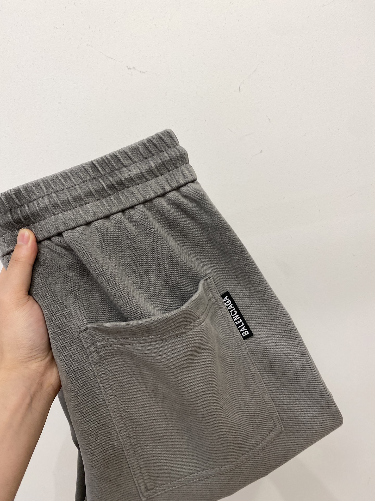 巴黎世家、2025爆款休闲裤 高弹显瘦必爆简约百搭爆款，做工精细，每一针都看得到用心，超多明星网红最爱 