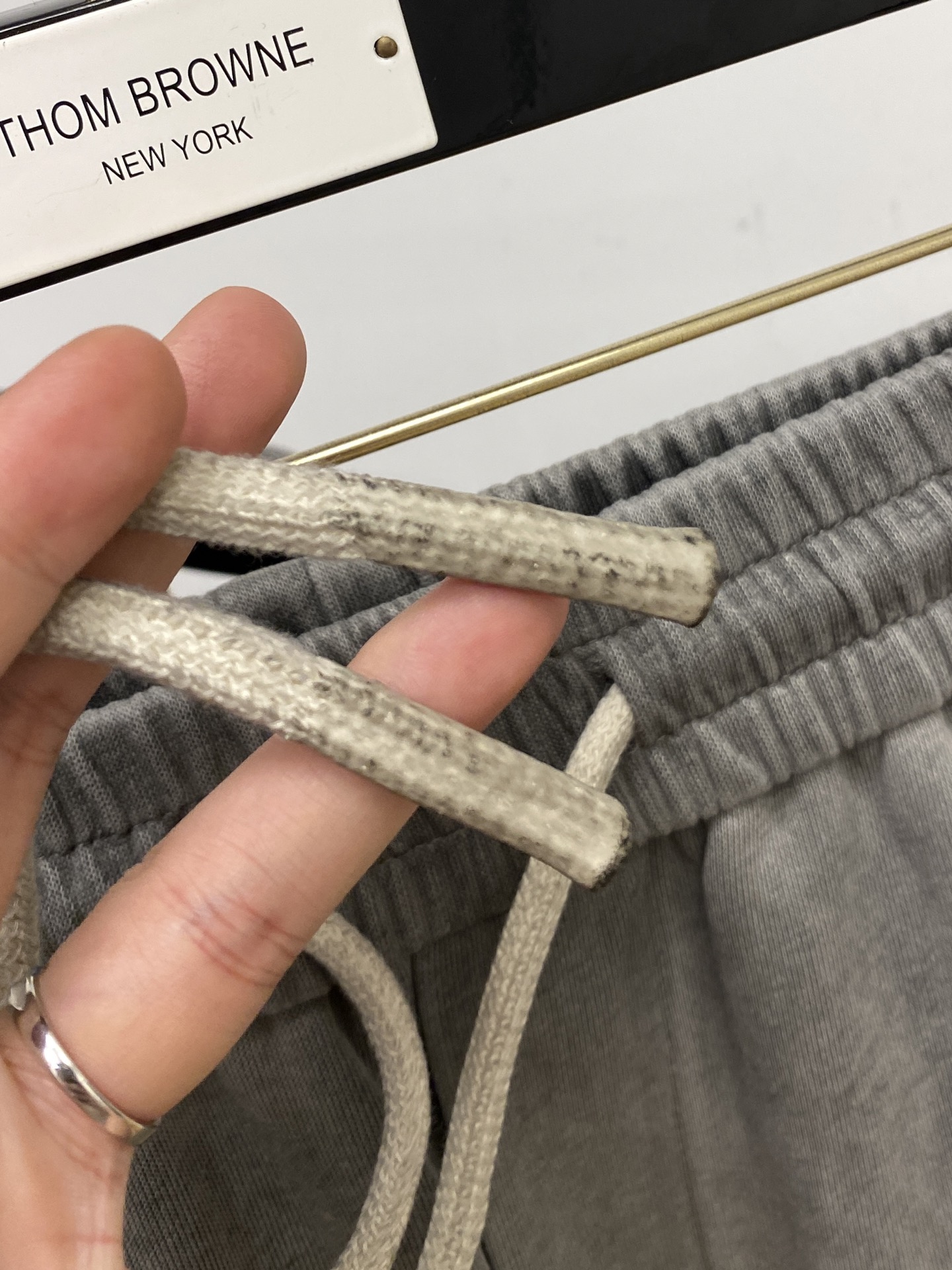 巴黎世家、2025爆款休闲裤 高弹显瘦必爆简约百搭爆款，做工精细，每一针都看得到用心，超多明星网红最爱 