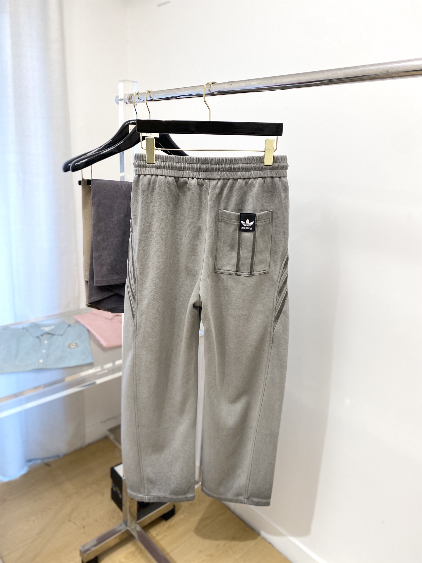 巴黎世家、2025爆款休闲裤 高弹显瘦必爆简约百搭爆款，做工精细，每一针都看得到用心，超多明星网红最爱 