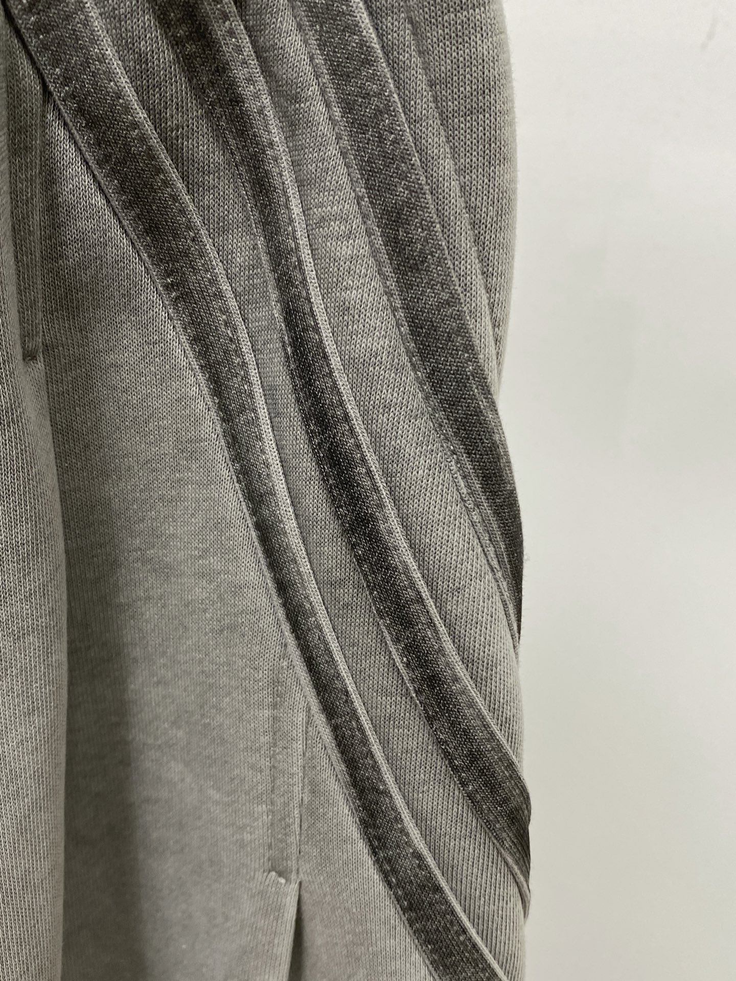 巴黎世家、2025爆款休闲裤 高弹显瘦必爆简约百搭爆款，做工精细，每一针都看得到用心，超多明星网红最爱 