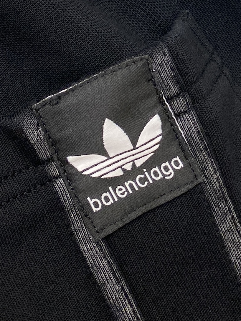 巴黎世家、2025爆款休闲裤 高弹显瘦必爆简约百搭爆款，做工精细，每一针都看得到用心，超多明星网红最爱 