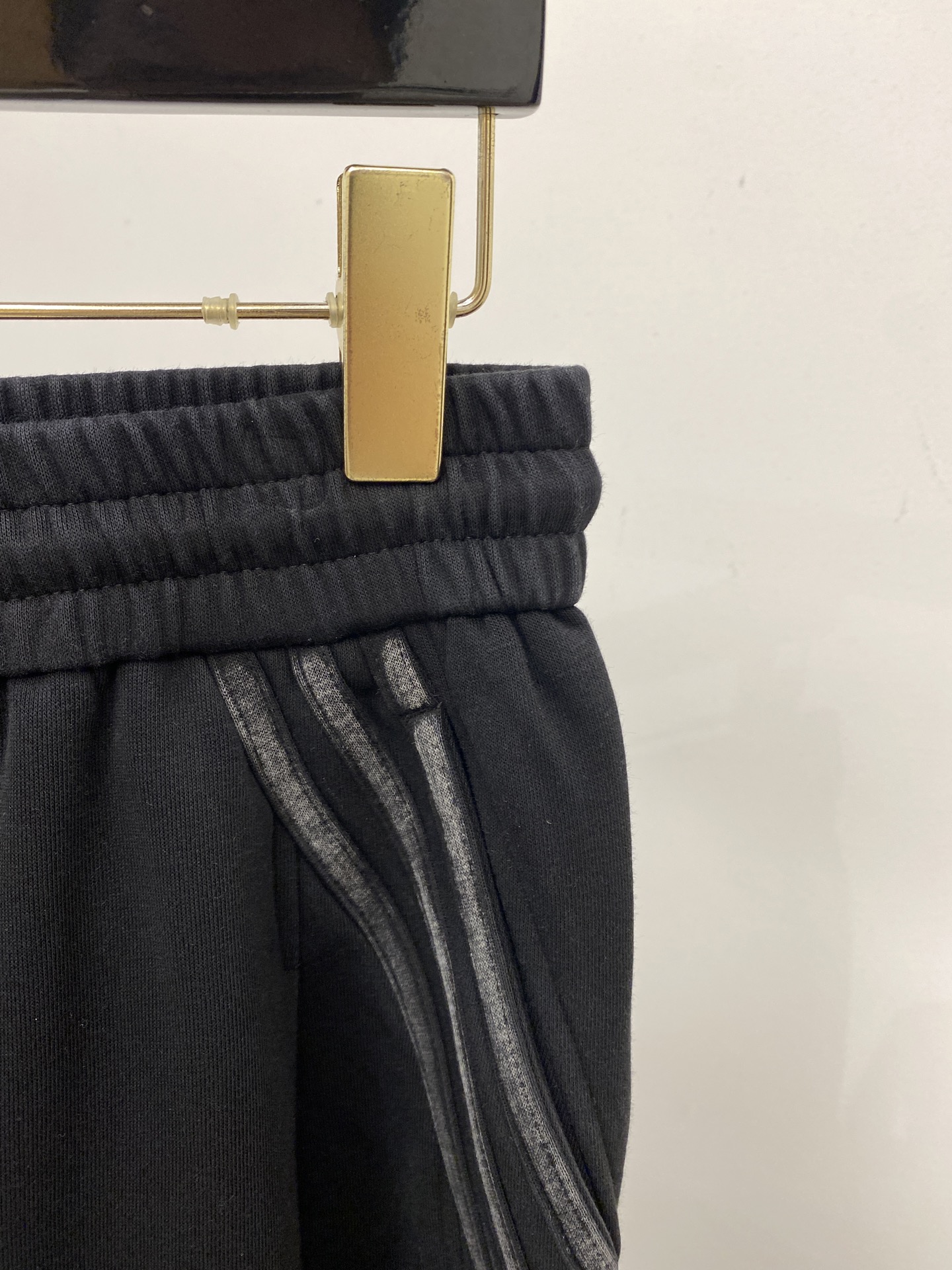 巴黎世家、2025爆款休闲裤 高弹显瘦必爆简约百搭爆款，做工精细，每一针都看得到用心，超多明星网红最爱 