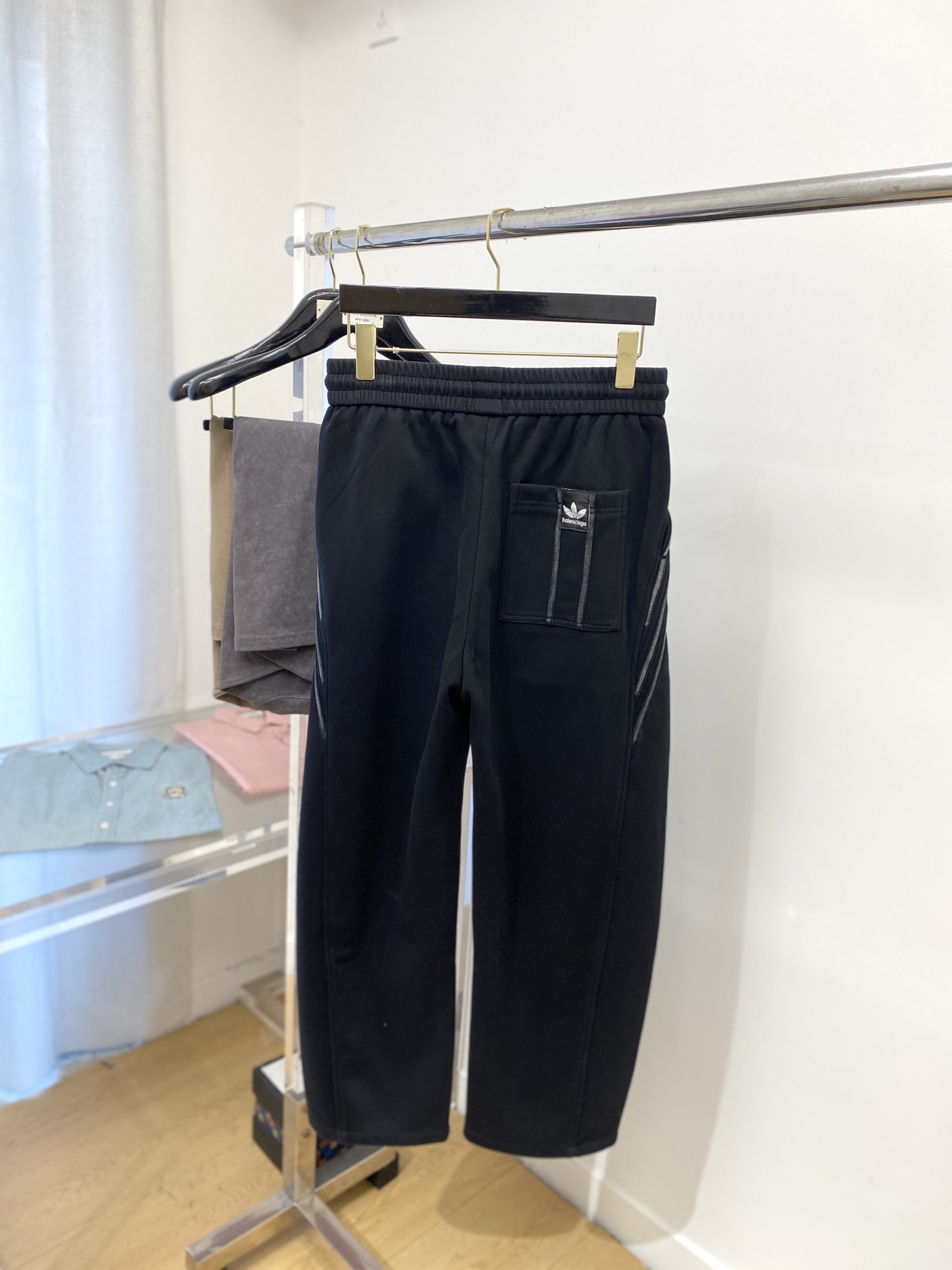 巴黎世家、2025爆款休闲裤 高弹显瘦必爆简约百搭爆款，做工精细，每一针都看得到用心，超多明星网红最爱 