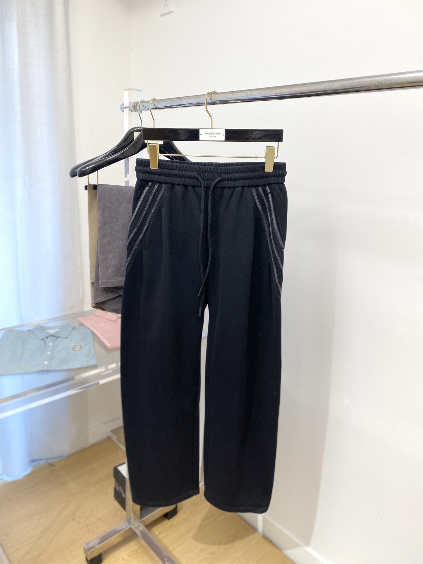 巴黎世家、2025爆款休闲裤 高弹显瘦必爆简约百搭爆款，做工精细，每一针都看得到用心，超多明星网红最爱 