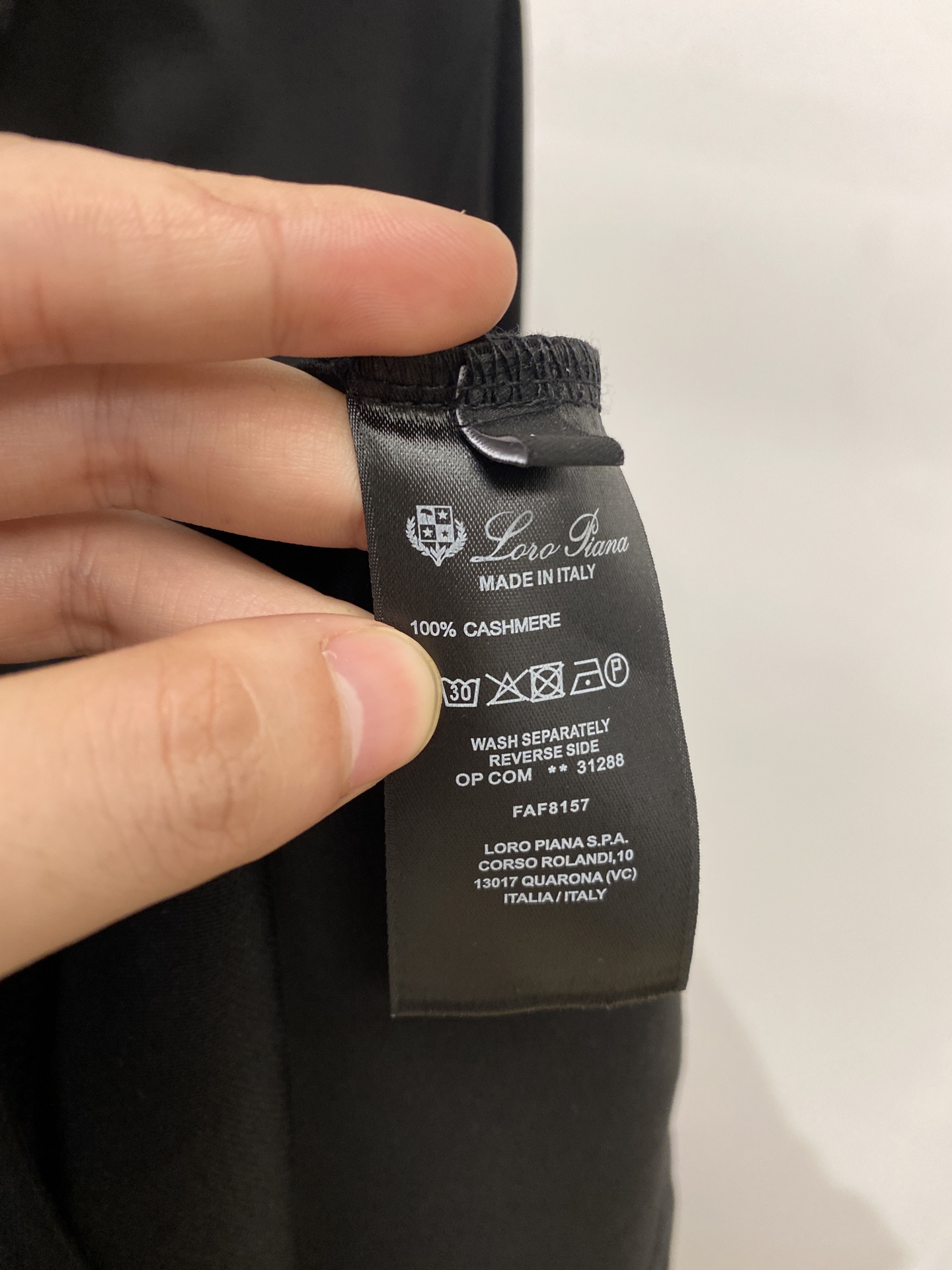 ￼lP🆕、2025新品长袖卫衣，帅气时尚，简约百搭款。胸前精致刺绣图案logo，面料棉 不仅挺括，保持潮