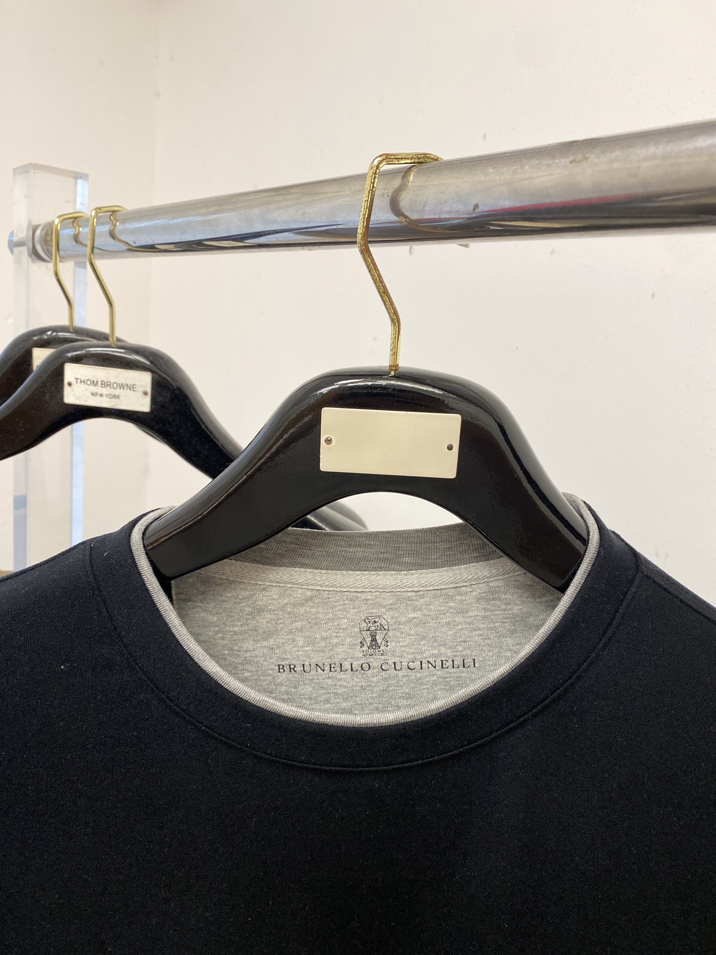 Brunello Cucinelli、2025新品长袖卫衣，帅气时尚，简约百搭款。胸前精致刺绣图案log