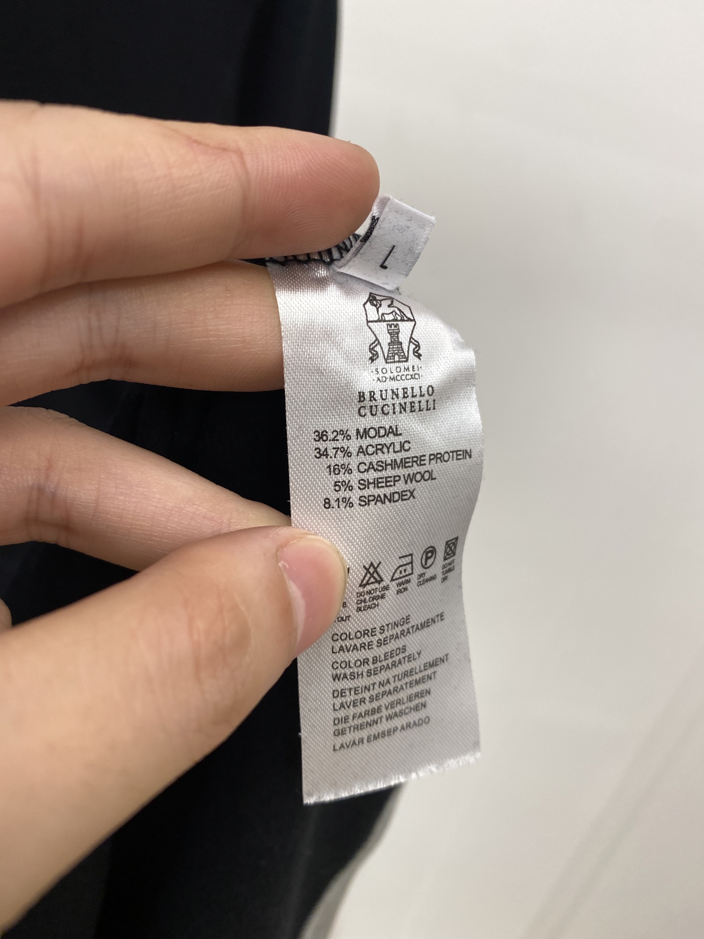 Brunello Cucinelli、2025新品长袖卫衣，帅气时尚，简约百搭款。胸前精致刺绣图案log