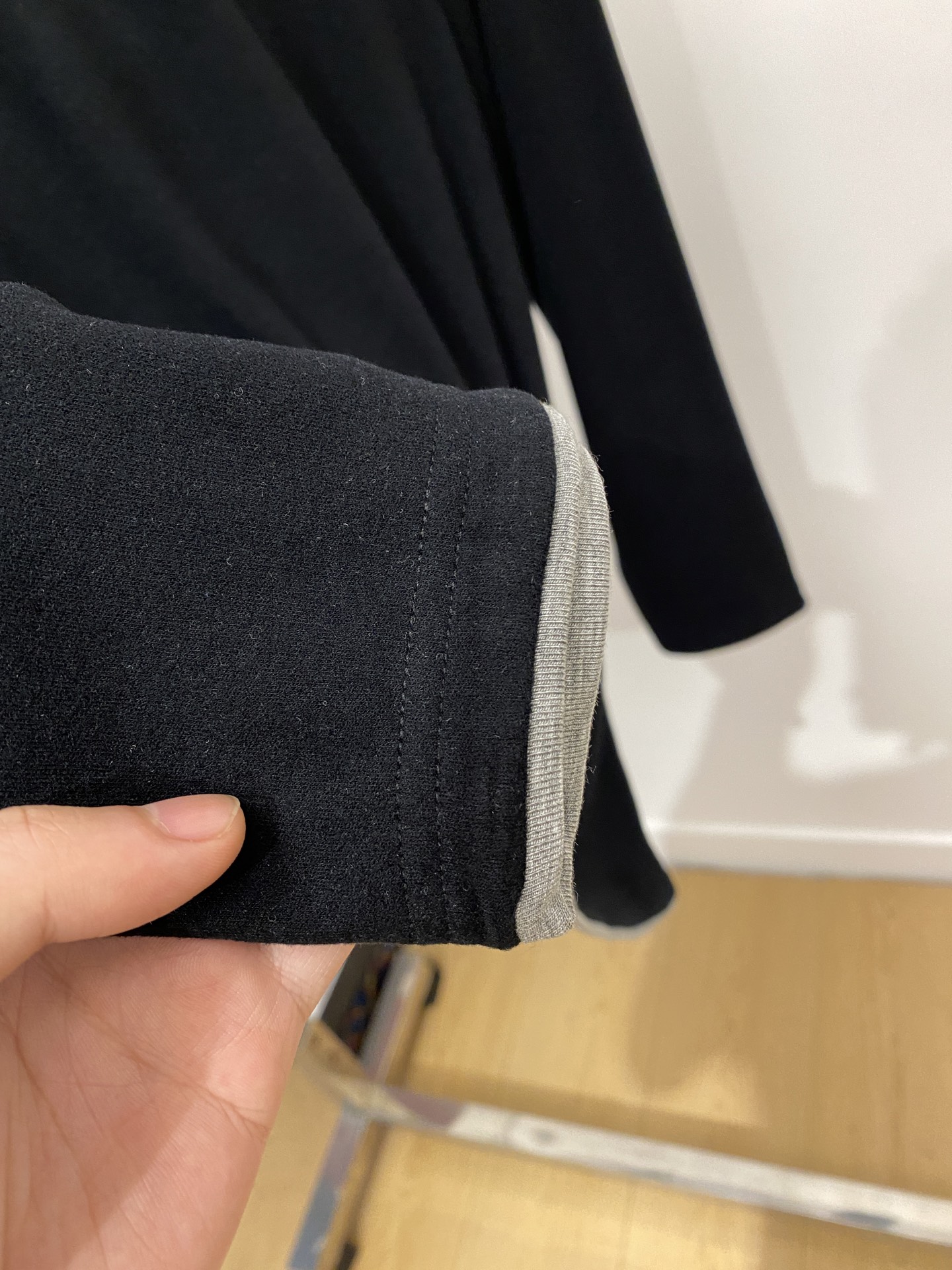 Brunello Cucinelli、2025新品长袖卫衣，帅气时尚，简约百搭款。胸前精致刺绣图案log