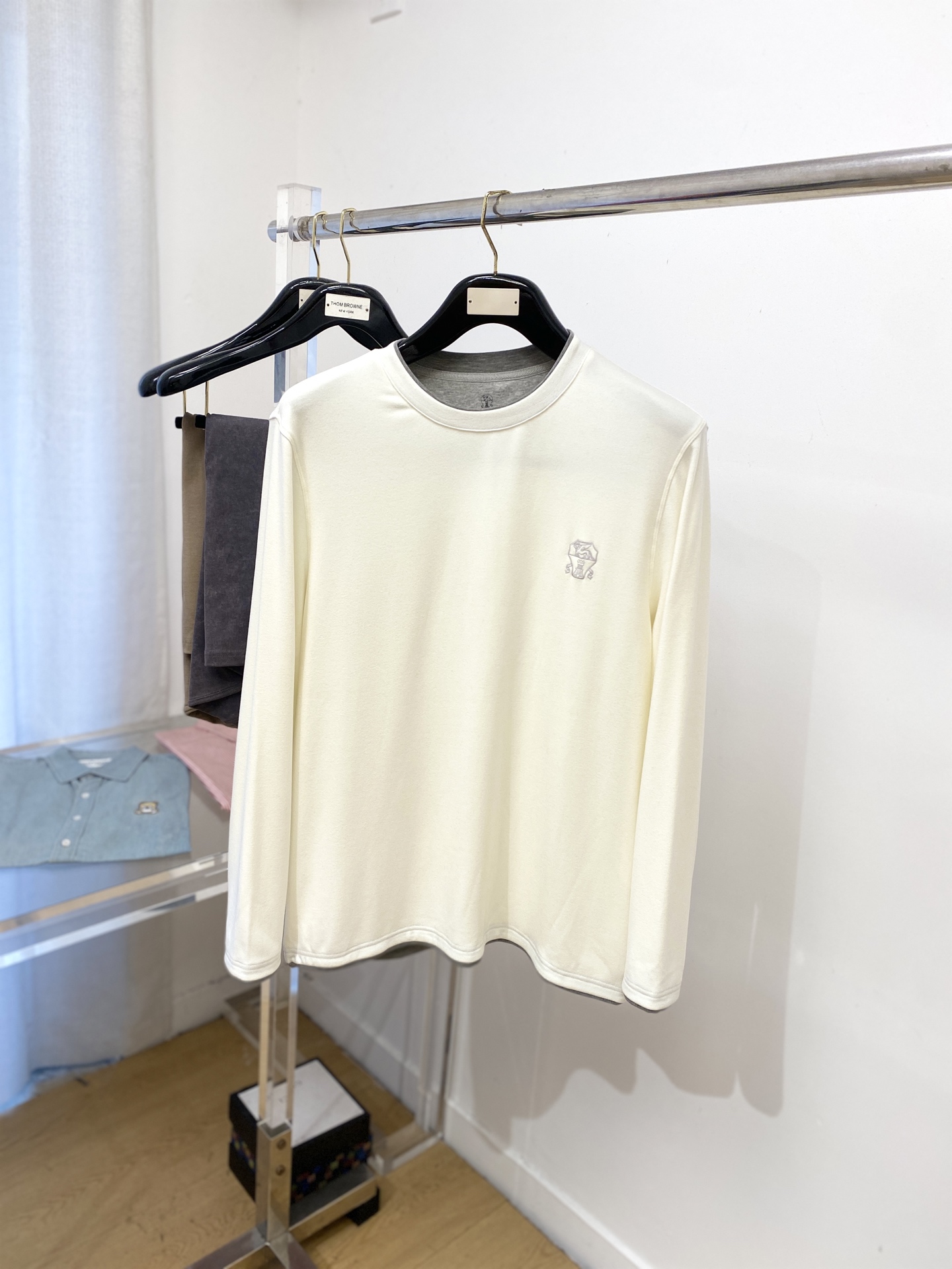 Brunello Cucinelli、2025新品长袖卫衣，帅气时尚，简约百搭款。胸前精致刺绣图案log