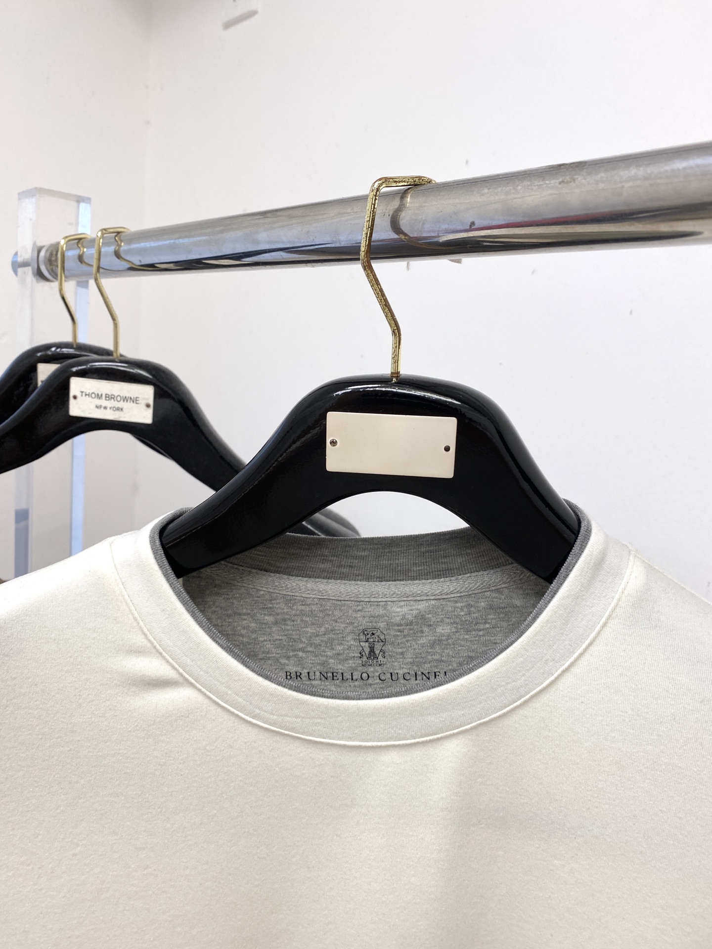 Brunello Cucinelli、2025新品长袖卫衣，帅气时尚，简约百搭款。胸前精致刺绣图案log