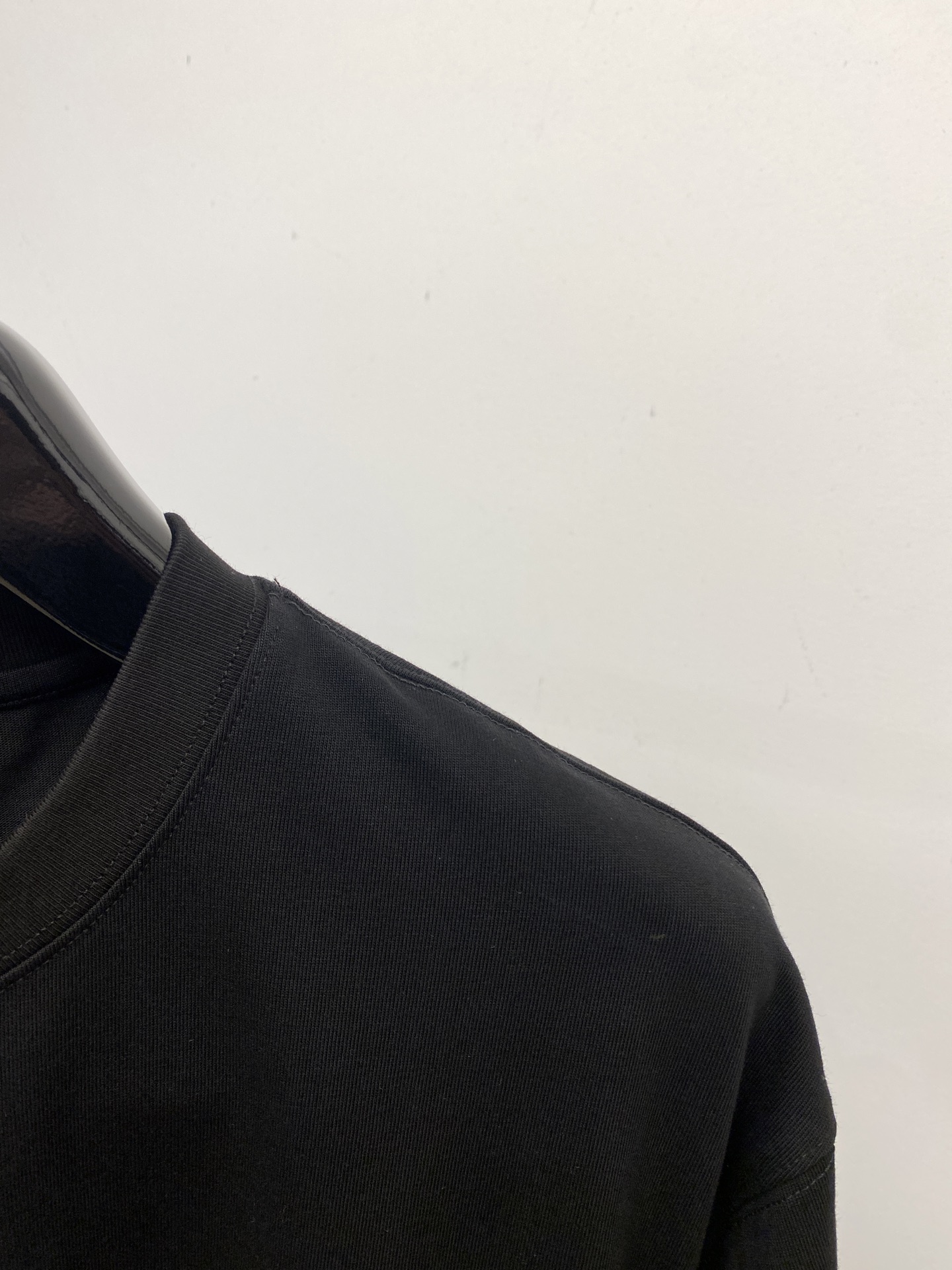 爱马仕、2025新品短袖T恤，帅气时尚，胸前顶级印胶图案字母logo，简约百搭款。面料棉 不仅挺括，保持