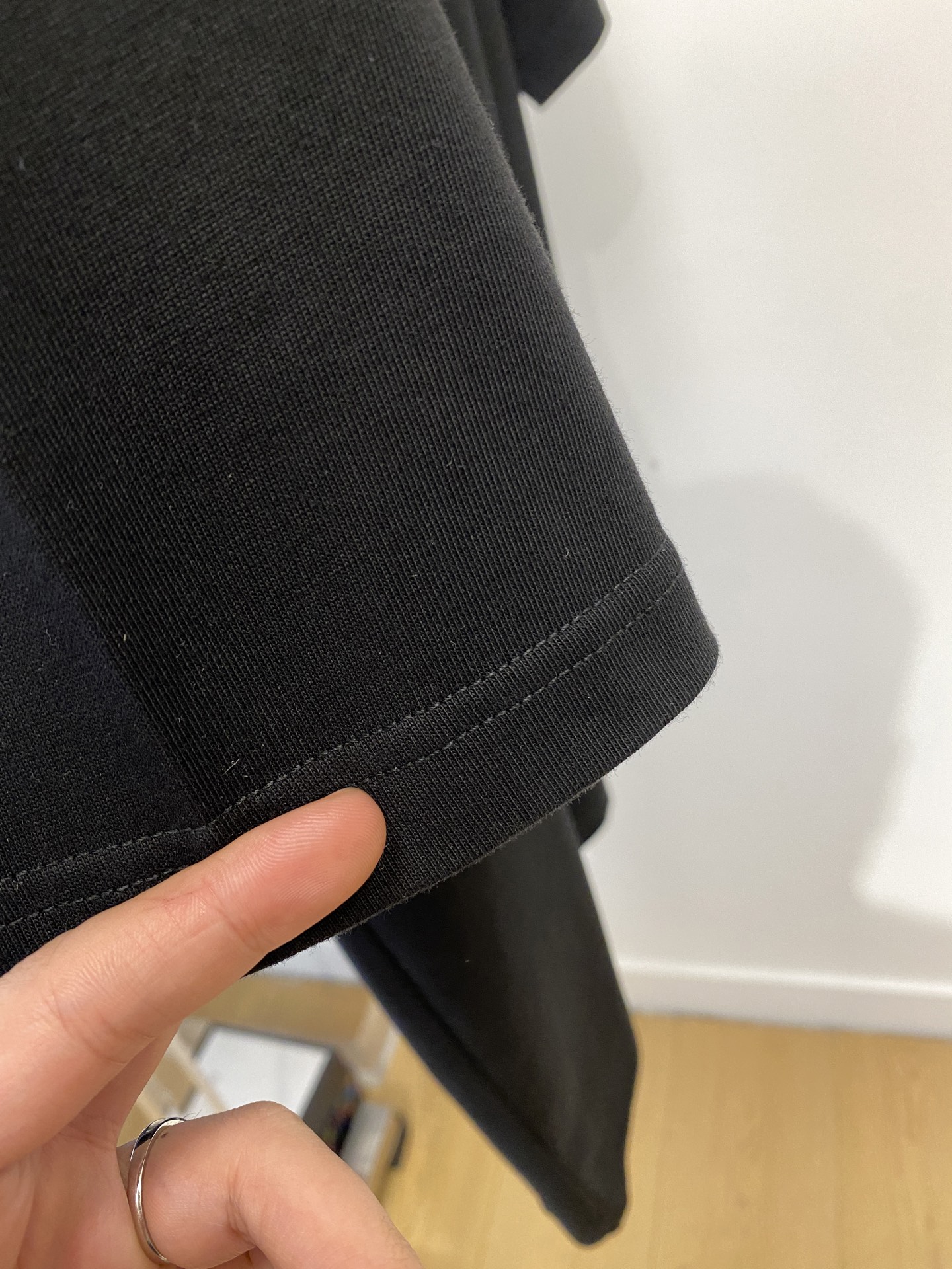 爱马仕、2025新品短袖T恤，帅气时尚，胸前顶级印胶图案字母logo，简约百搭款。面料棉 不仅挺括，保持