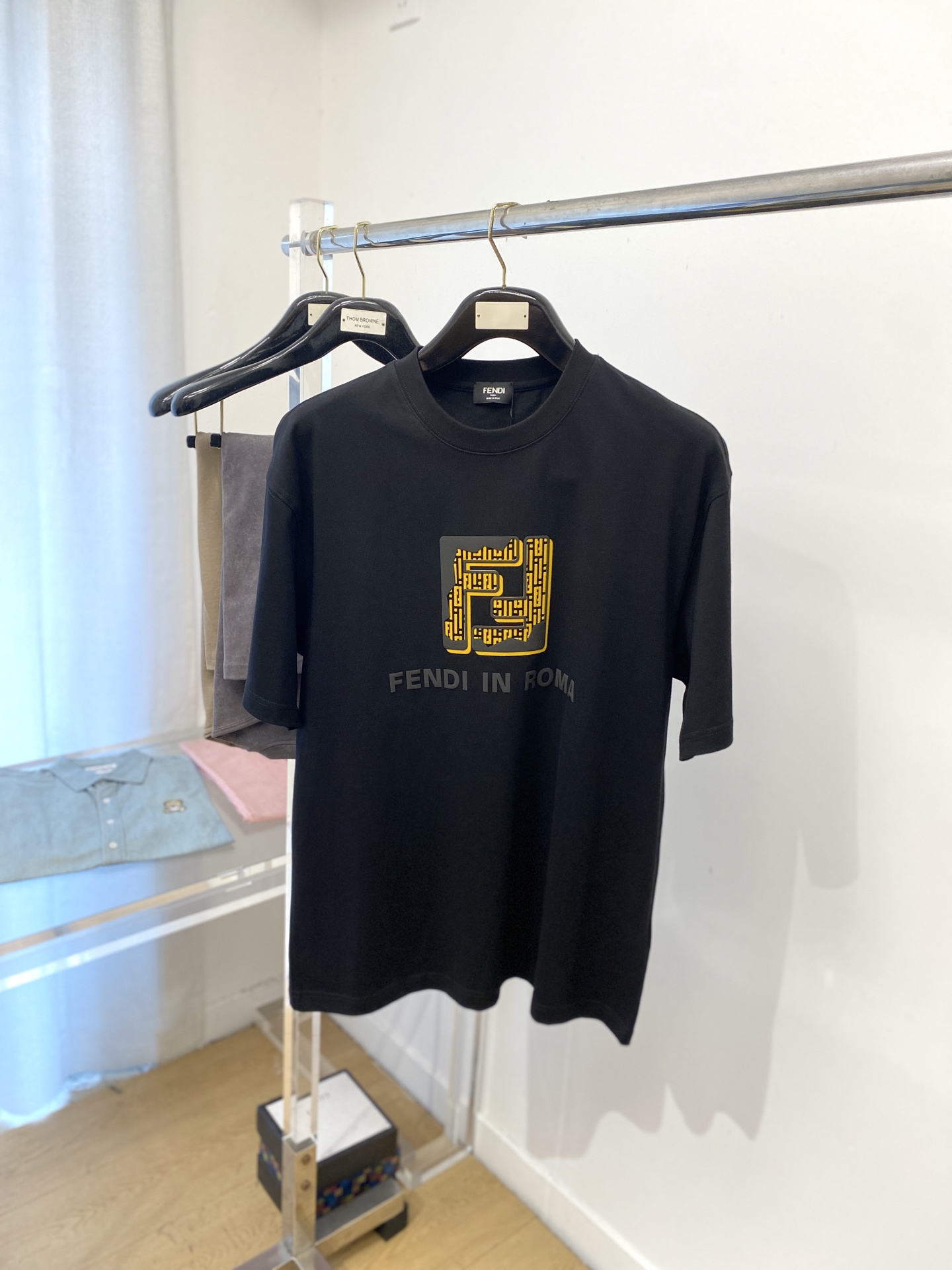 芬迪、2025新品短袖T恤，帅气时尚，胸前顶级直喷印胶字母logo，简约百搭款。面料棉 不仅挺括，保持潮