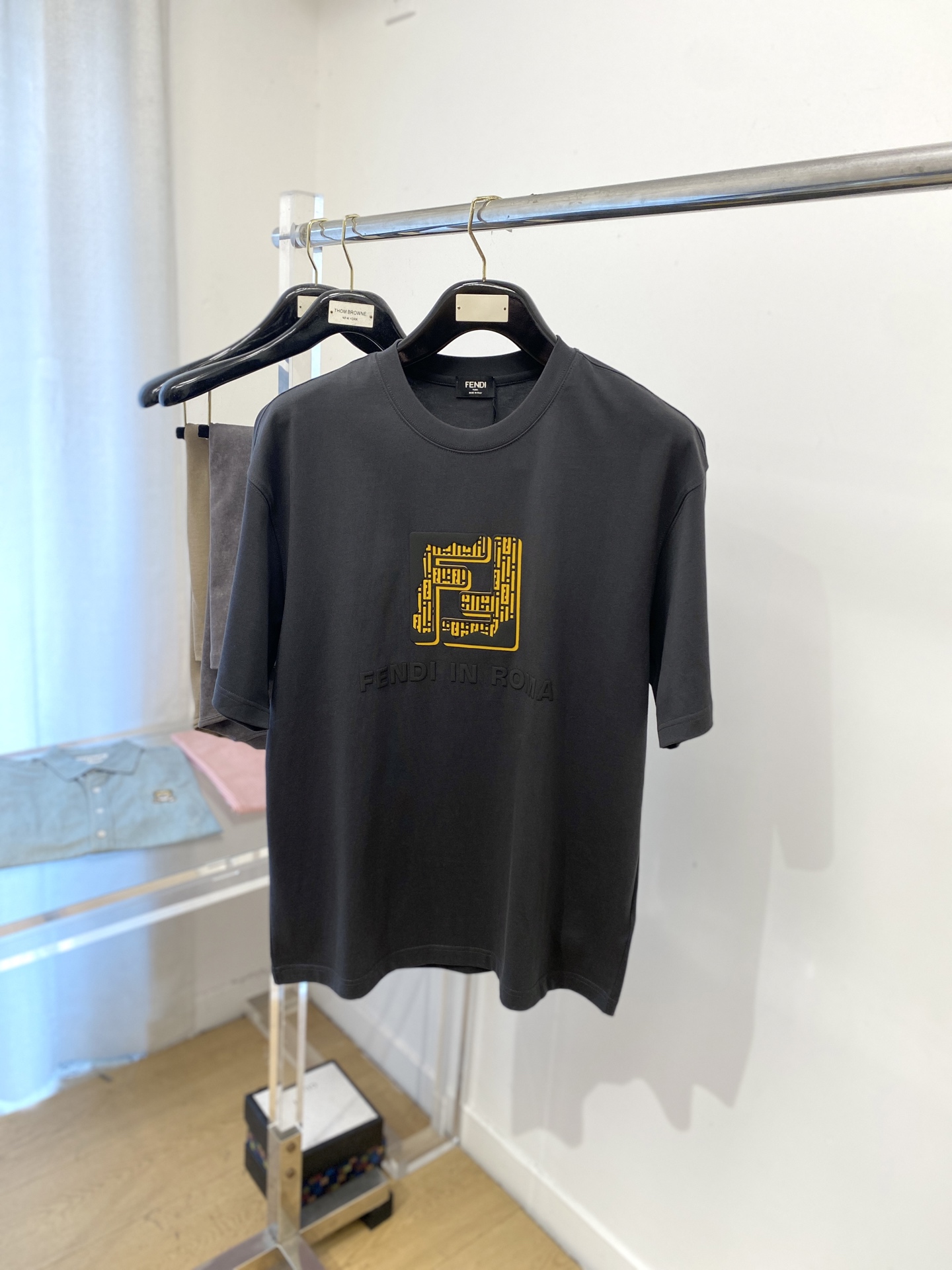 芬迪、2025新品短袖T恤，帅气时尚，胸前顶级直喷印胶字母logo，简约百搭款。面料棉 不仅挺括，保持潮