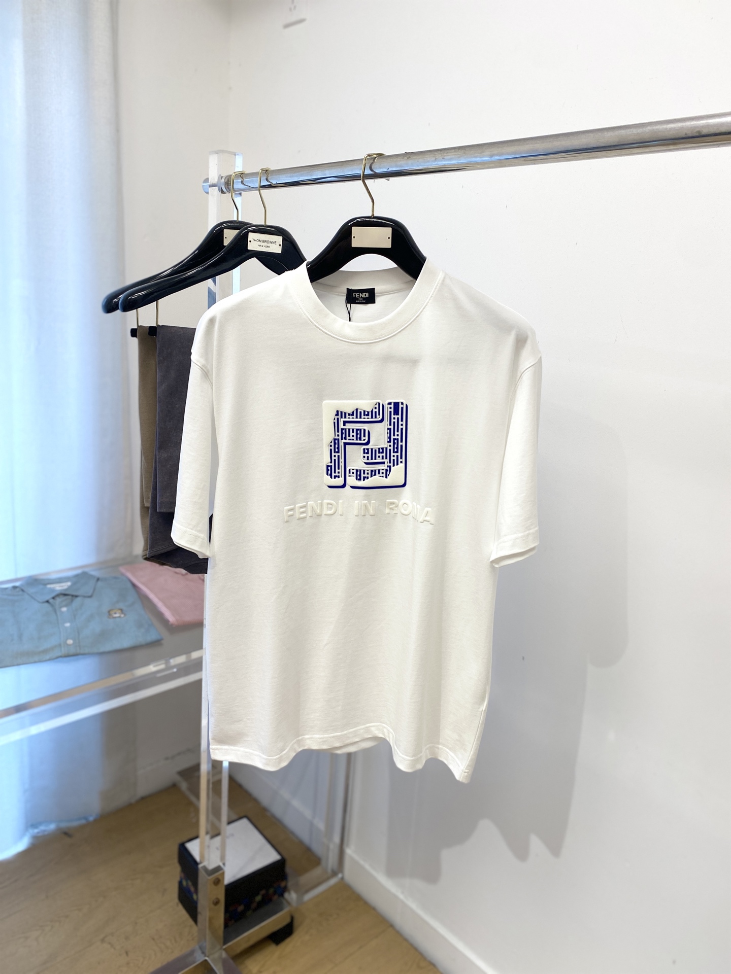芬迪、2025新品短袖T恤，帅气时尚，胸前顶级直喷印胶字母logo，简约百搭款。面料棉 不仅挺括，保持潮