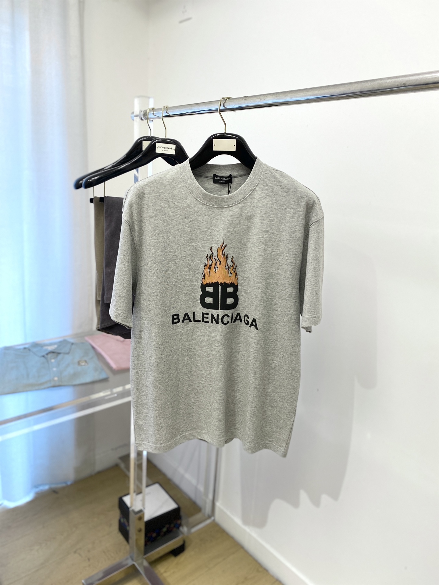 巴黎世家、2025新品短袖T恤，帅气时尚，胸前顶级印花印胶字母logo，简约百搭款。面料棉 不仅挺括，保