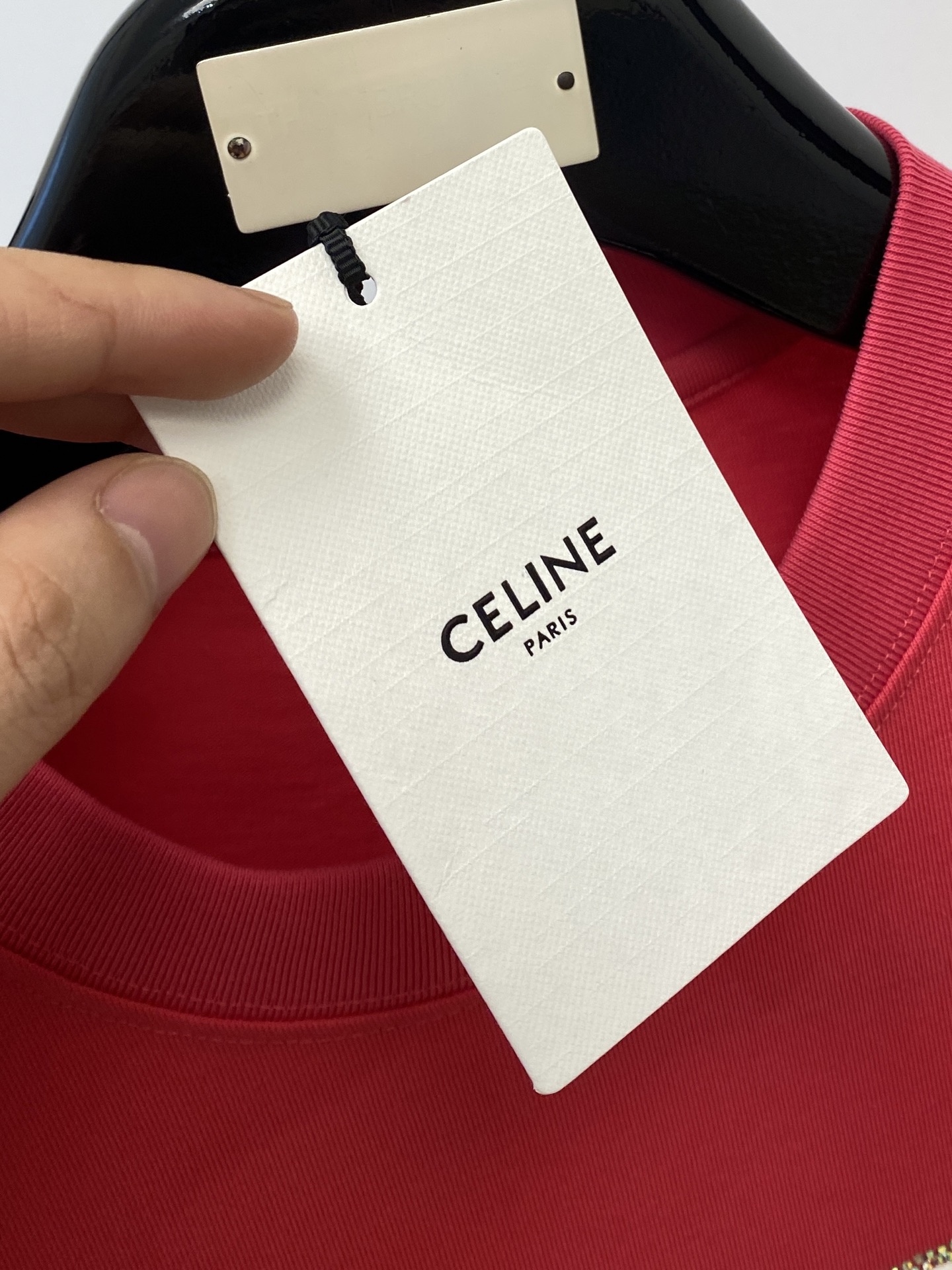 Celine 赛琳、2025新品短袖T恤，帅气时尚，胸前顶级烫钻直喷图案字母logo，简约百搭款。面料棉