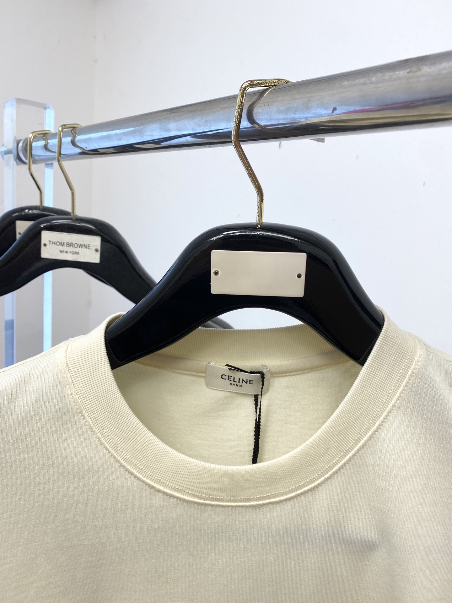 Celine 赛琳、2025新品短袖T恤，帅气时尚，胸前顶级烫钻直喷图案字母logo，简约百搭款。面料棉