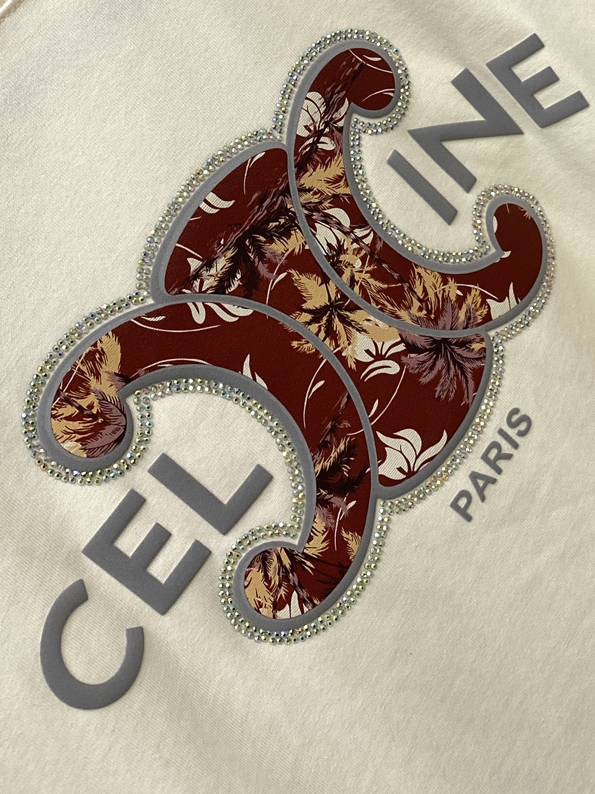 Celine 赛琳、2025新品短袖T恤，帅气时尚，胸前顶级烫钻直喷图案字母logo，简约百搭款。面料棉