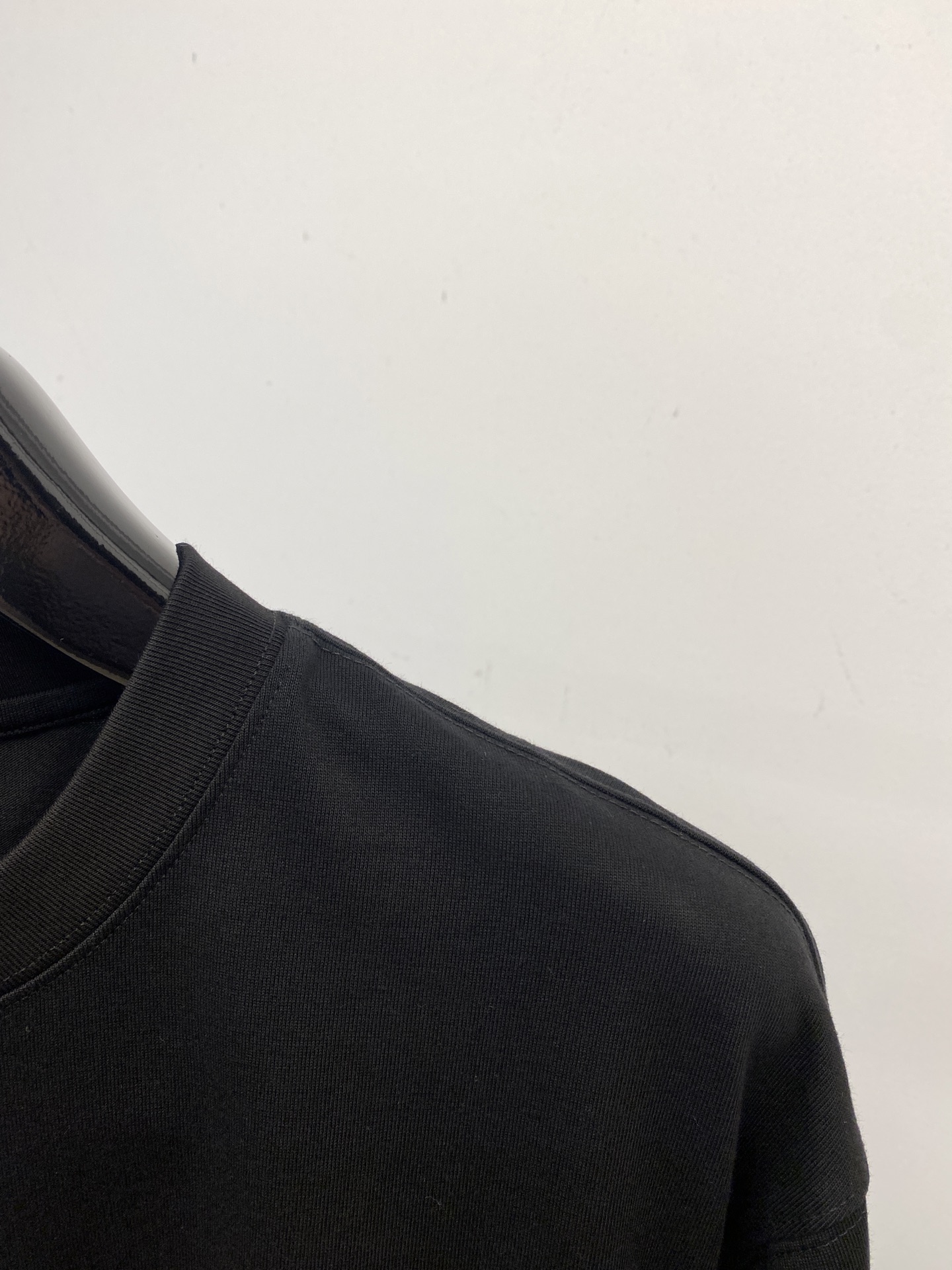 巴黎世家、2025新品短袖T恤，帅气时尚，胸前顶级印胶图案字母logo，简约百搭款。面料棉 不仅挺括，保