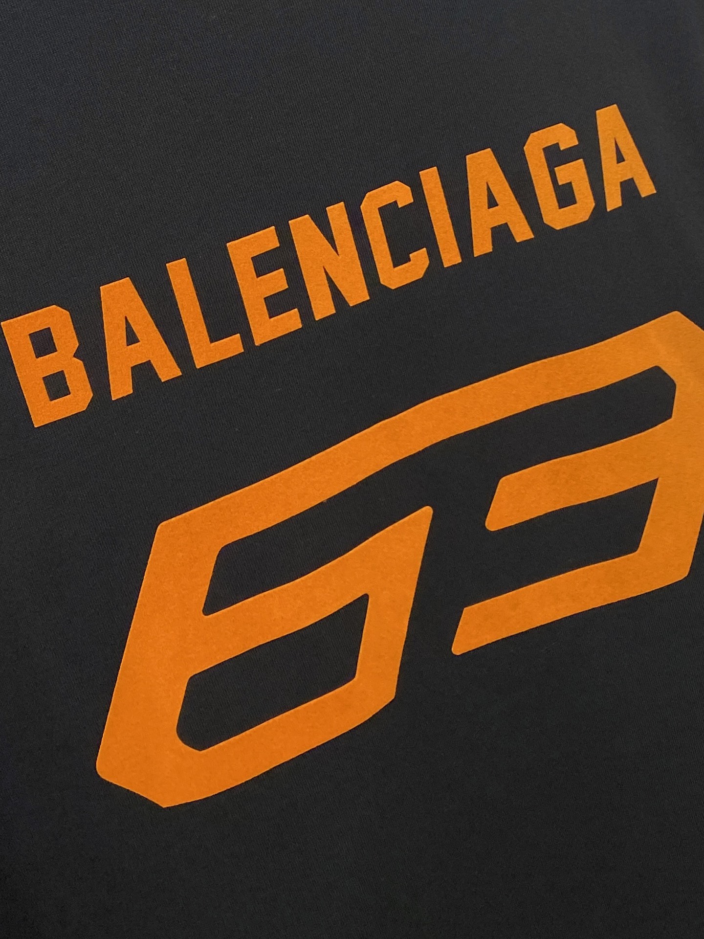 巴黎世家、2025新品短袖T恤，帅气时尚，胸前顶级印胶图案字母logo，简约百搭款。面料棉 不仅挺括，保