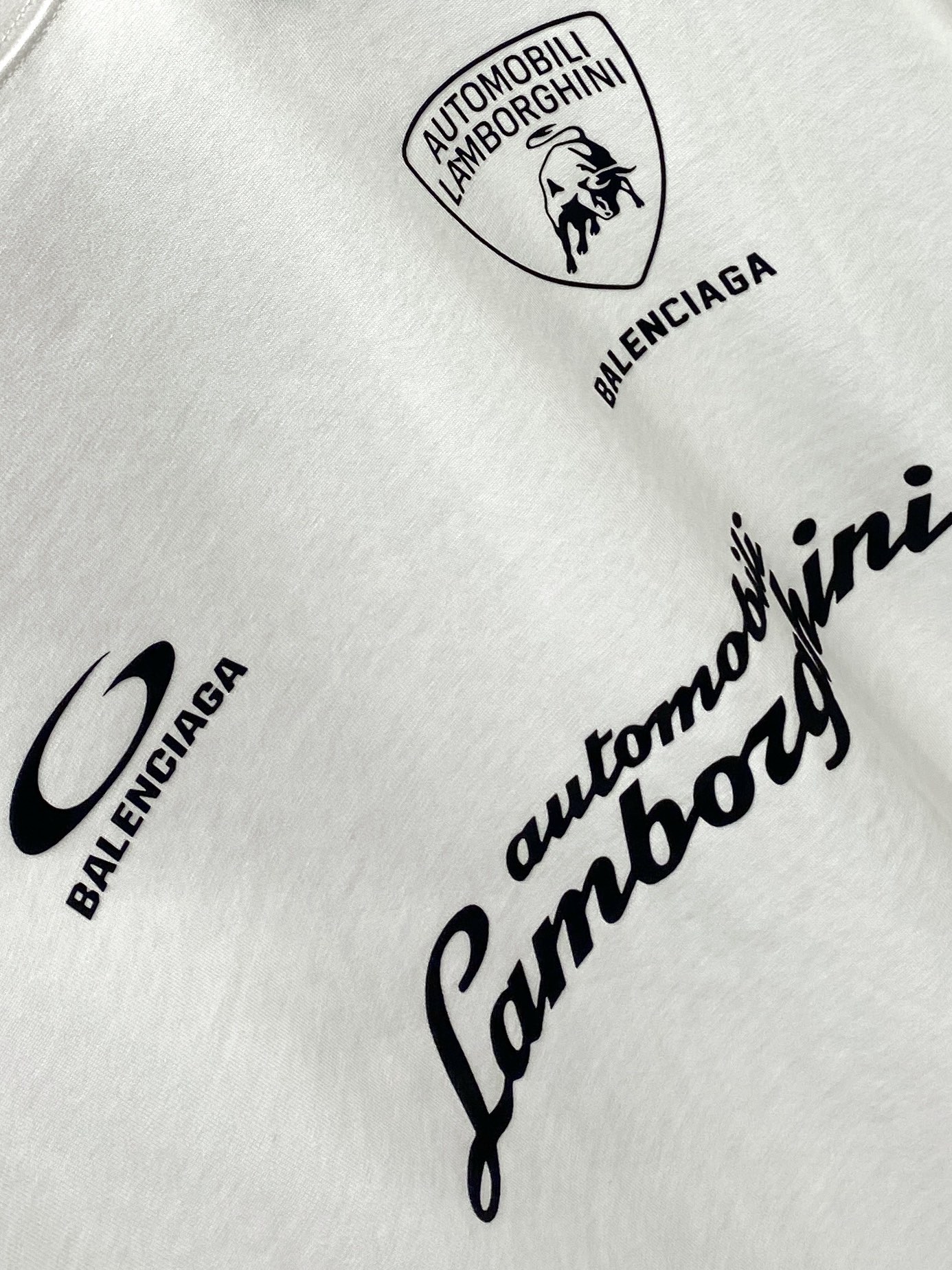 巴黎世家、2025新品短袖T恤，帅气时尚，胸前顶级印胶图案字母logo，简约百搭款。面料棉 不仅挺括，保