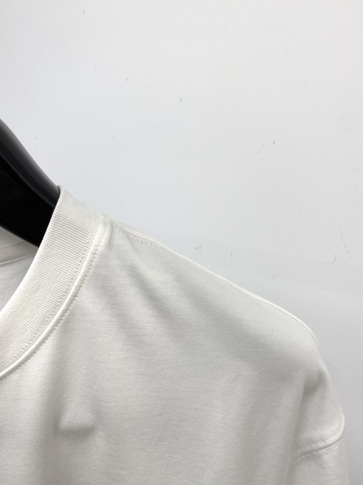 巴黎世家、2025新品短袖T恤，帅气时尚，胸前顶级印胶图案字母logo，简约百搭款。面料棉 不仅挺括，保