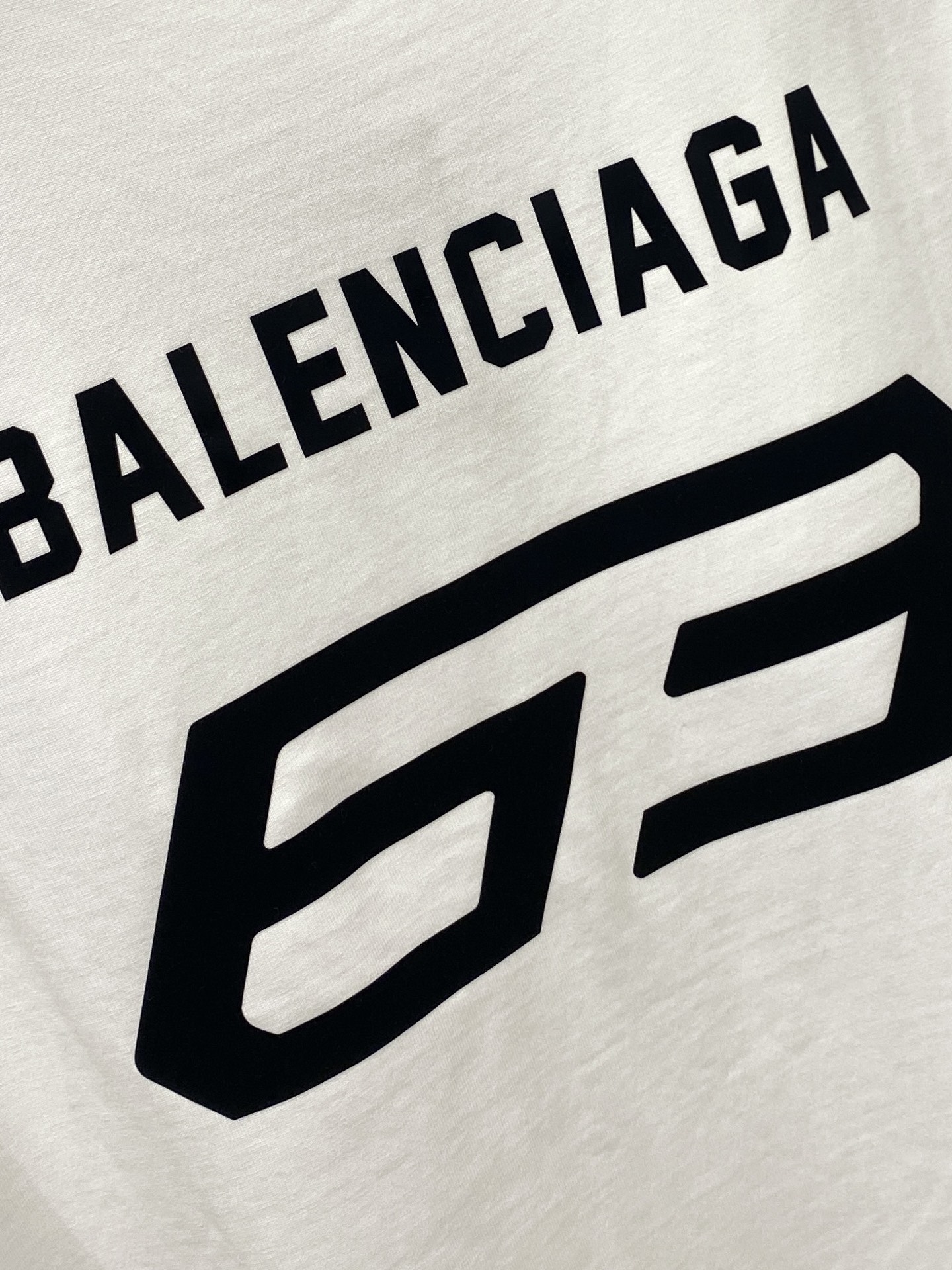 巴黎世家、2025新品短袖T恤，帅气时尚，胸前顶级印胶图案字母logo，简约百搭款。面料棉 不仅挺括，保