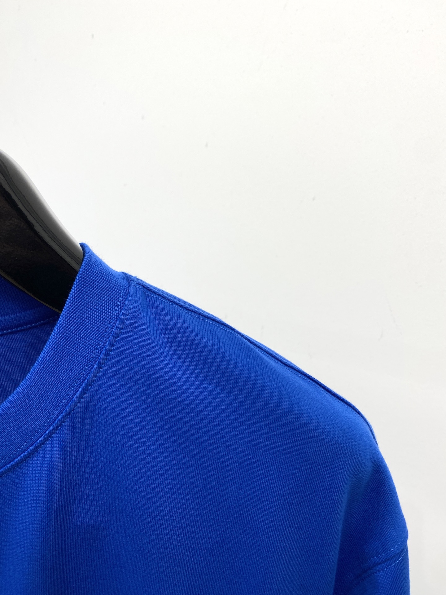 巴黎世家、2025新品短袖T恤，帅气时尚，胸前顶级印胶图案字母logo，简约百搭款。面料棉 不仅挺括，保