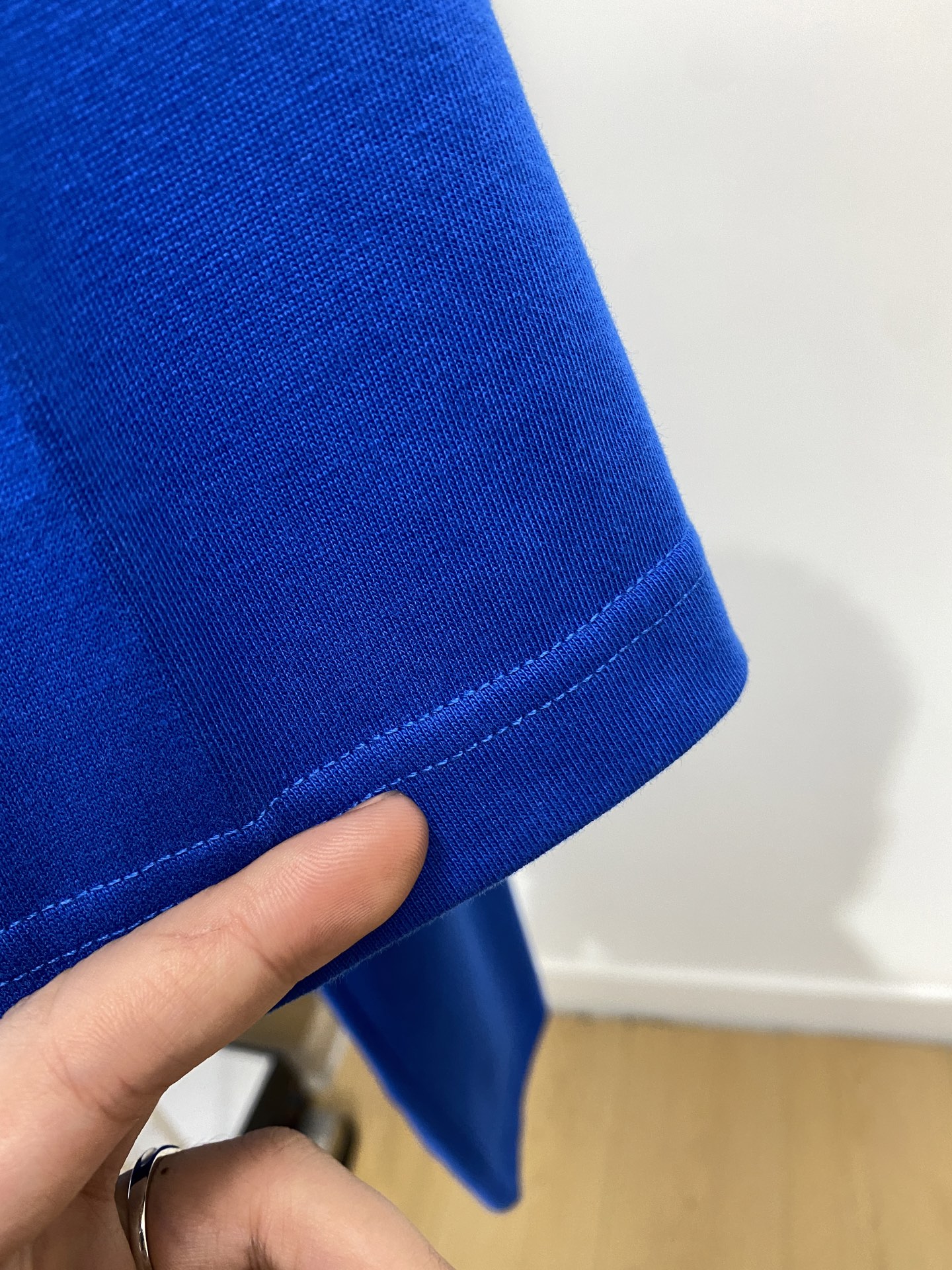 巴黎世家、2025新品短袖T恤，帅气时尚，胸前顶级印胶图案字母logo，简约百搭款。面料棉 不仅挺括，保