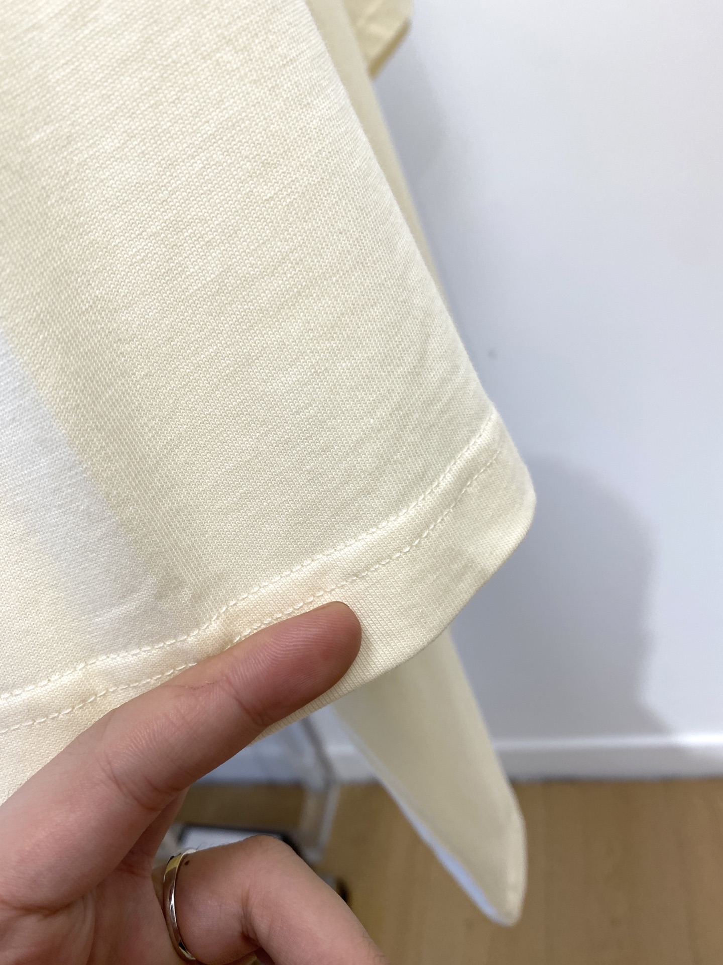 CHANEL香奈儿、2025新品短袖T恤，帅气时尚，胸前顶级印胶印花图案字母logo，简约百搭款。面料棉