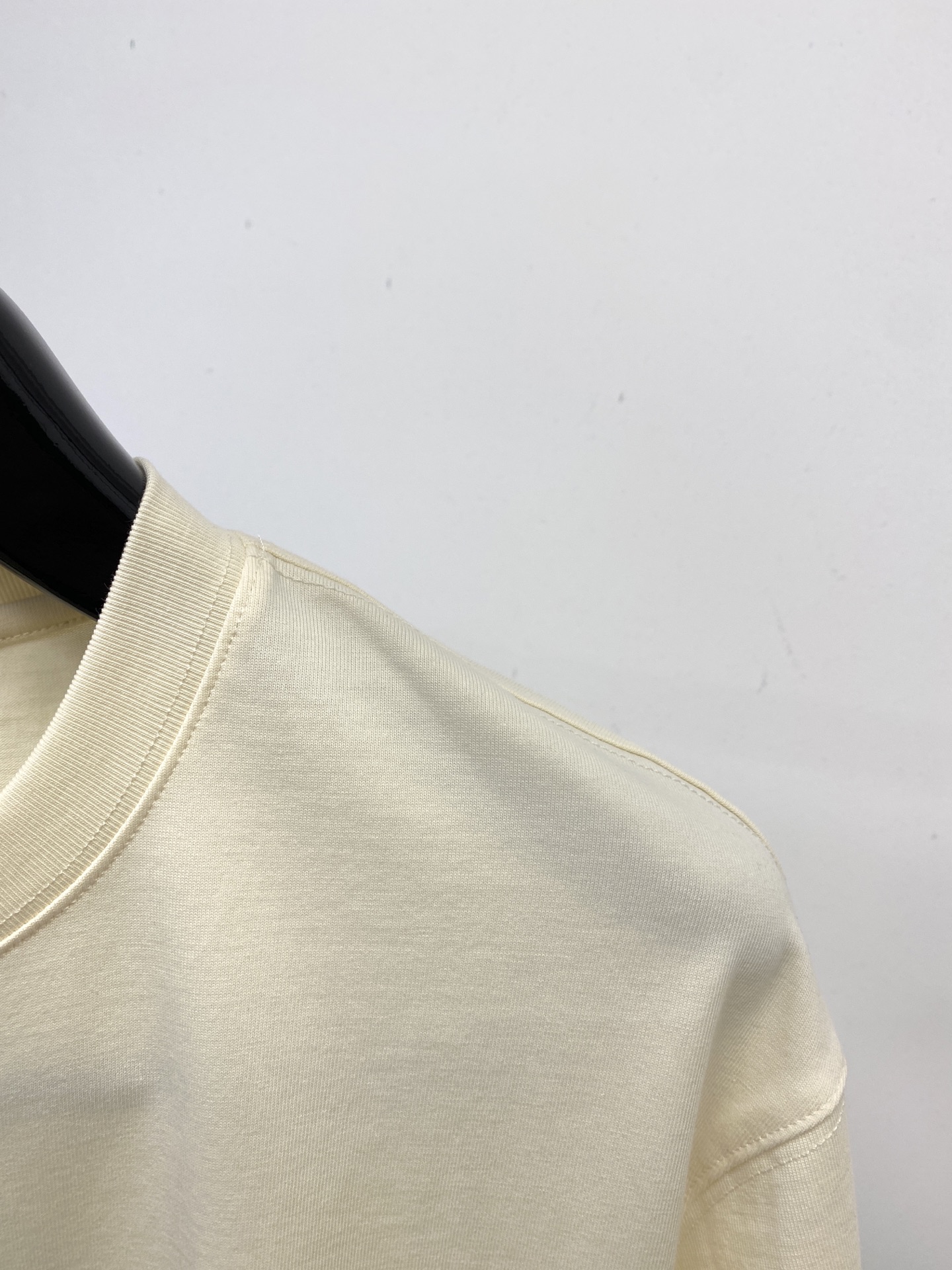 CHANEL香奈儿、2025新品短袖T恤，帅气时尚，胸前顶级印胶印花图案字母logo，简约百搭款。面料棉