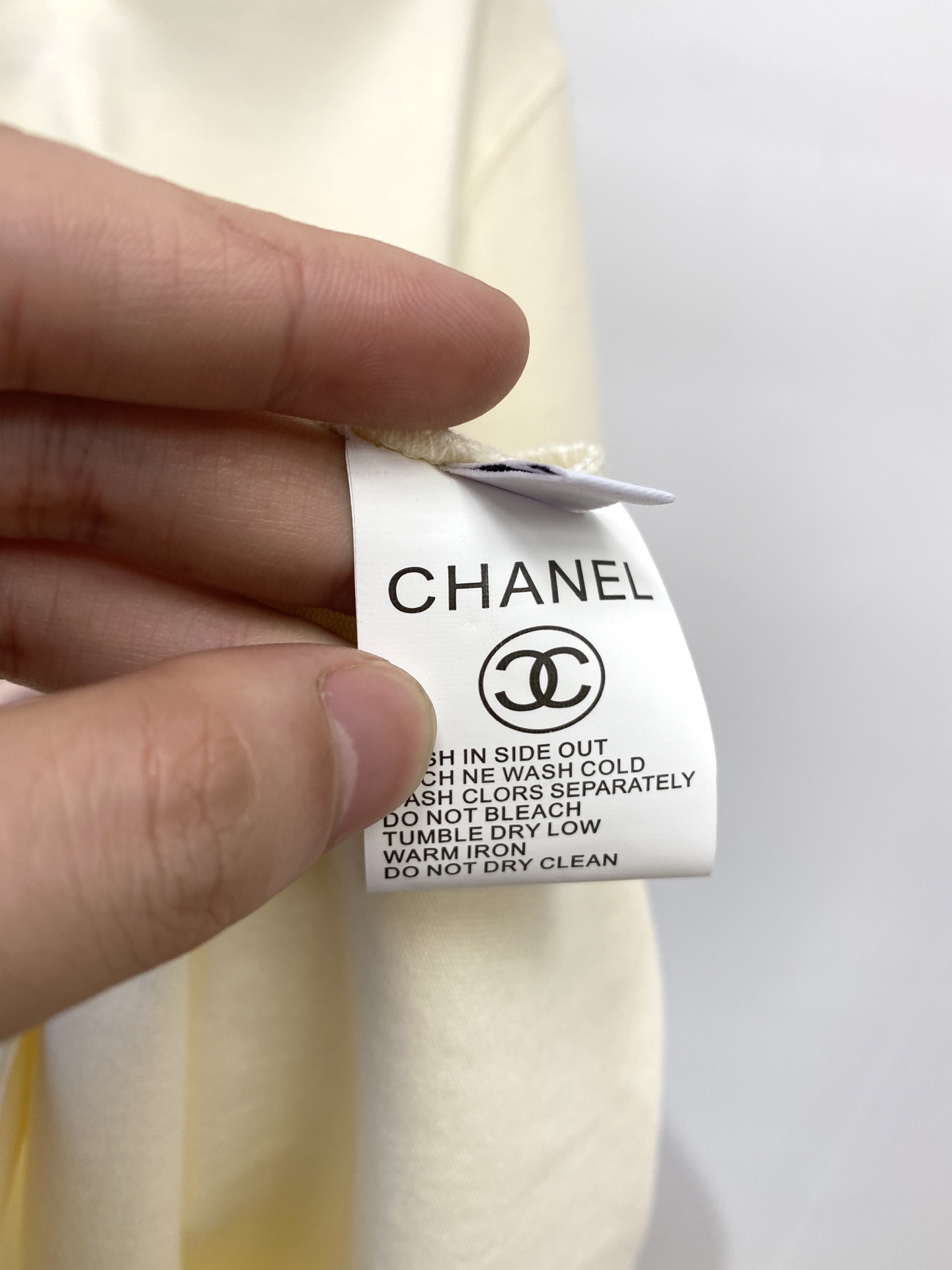 CHANEL香奈儿、2025新品短袖T恤，帅气时尚，胸前顶级印胶印花图案字母logo，简约百搭款。面料棉