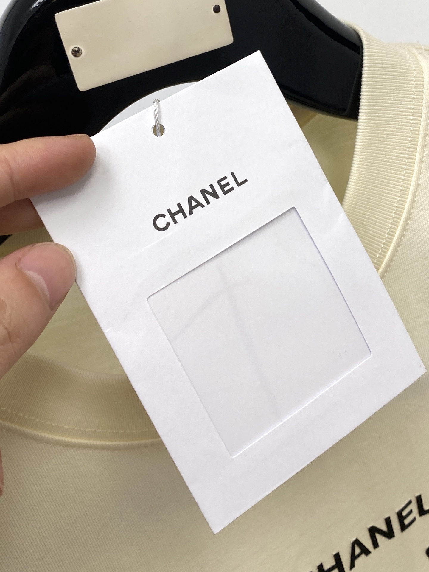 CHANEL香奈儿、2025新品短袖T恤，帅气时尚，胸前顶级印胶印花图案字母logo，简约百搭款。面料棉