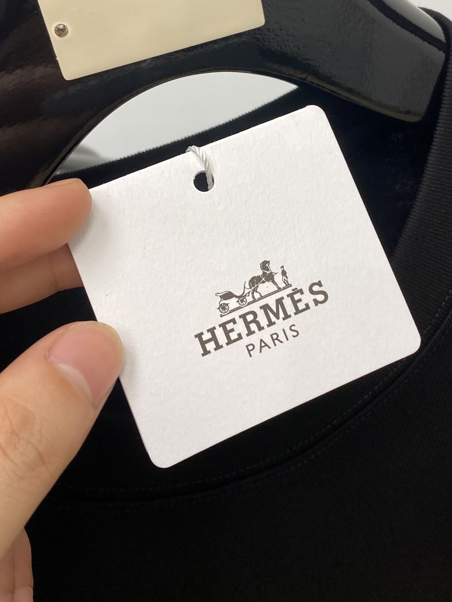 爱马仕、2025新品短袖T恤，帅气时尚，胸前顶级印胶图案字母logo，简约百搭款。面料棉 不仅挺括，保持