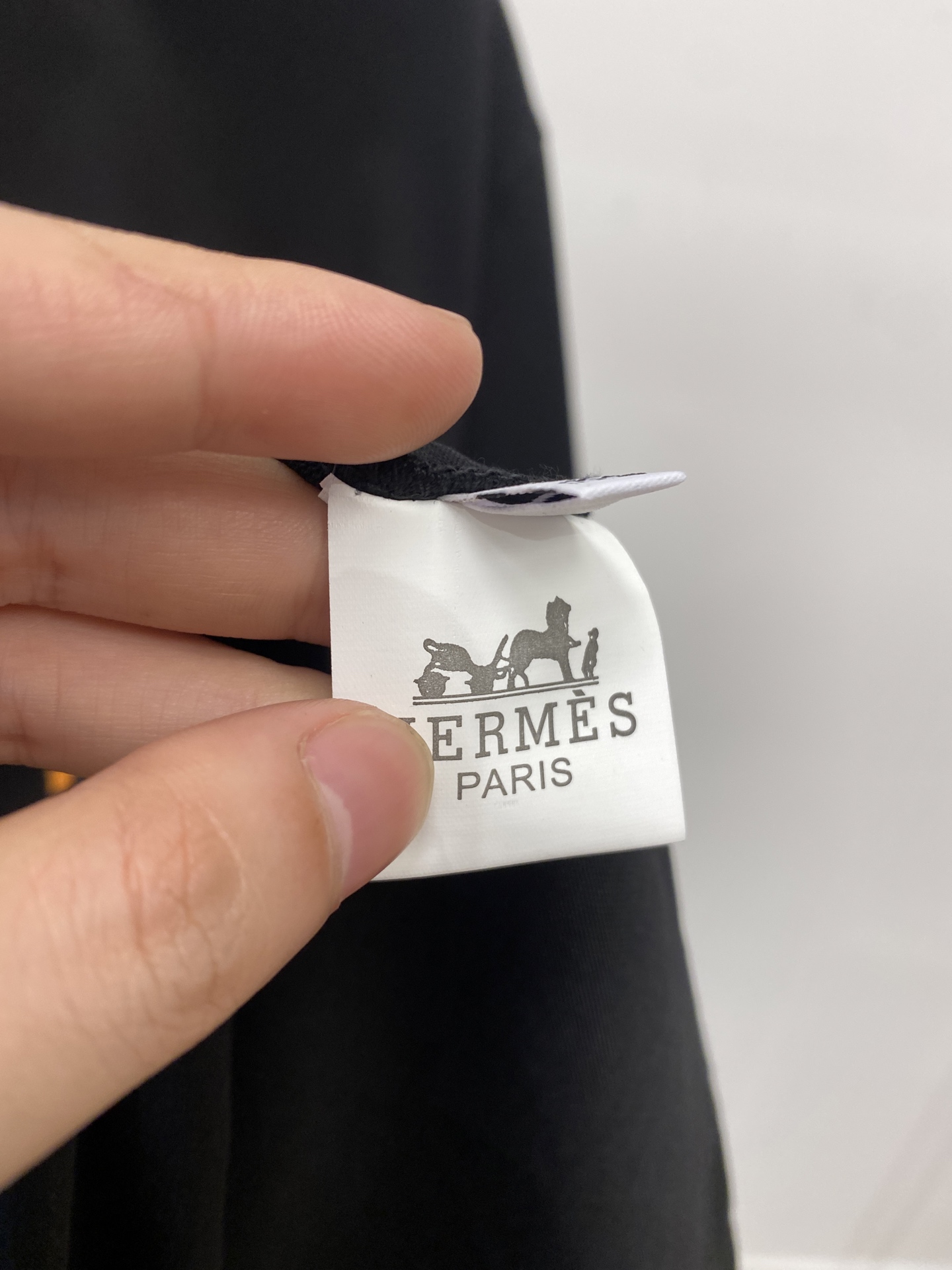 爱马仕、2025新品短袖T恤，帅气时尚，胸前顶级印胶图案字母logo，简约百搭款。面料棉 不仅挺括，保持