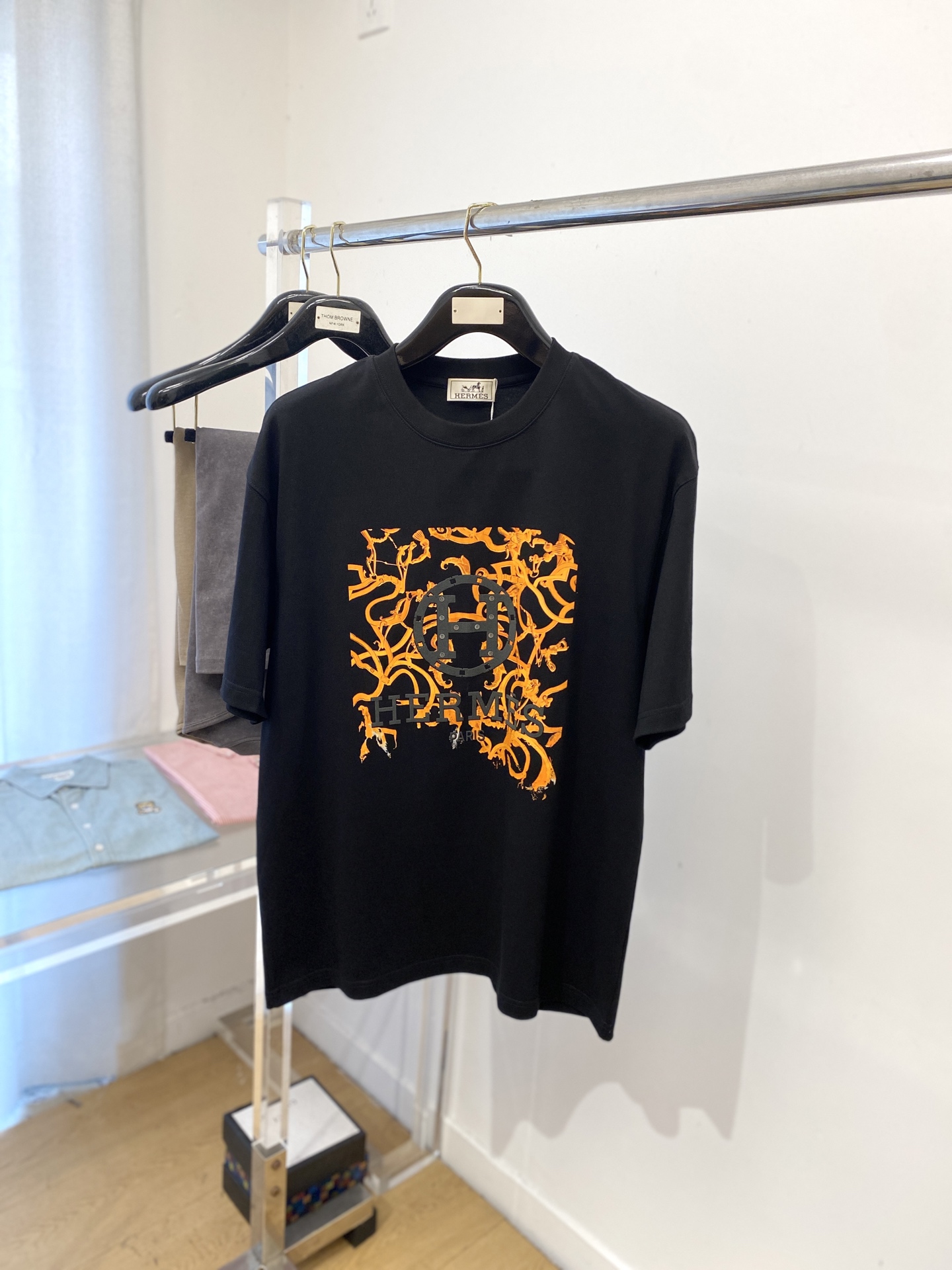 爱马仕、2025新品短袖T恤，帅气时尚，胸前顶级印胶图案字母logo，简约百搭款。面料棉 不仅挺括，保持