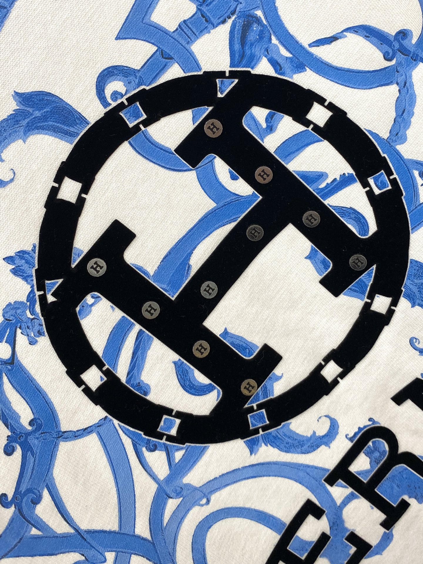 爱马仕、2025新品短袖T恤，帅气时尚，胸前顶级印胶图案字母logo，简约百搭款。面料棉 不仅挺括，保持