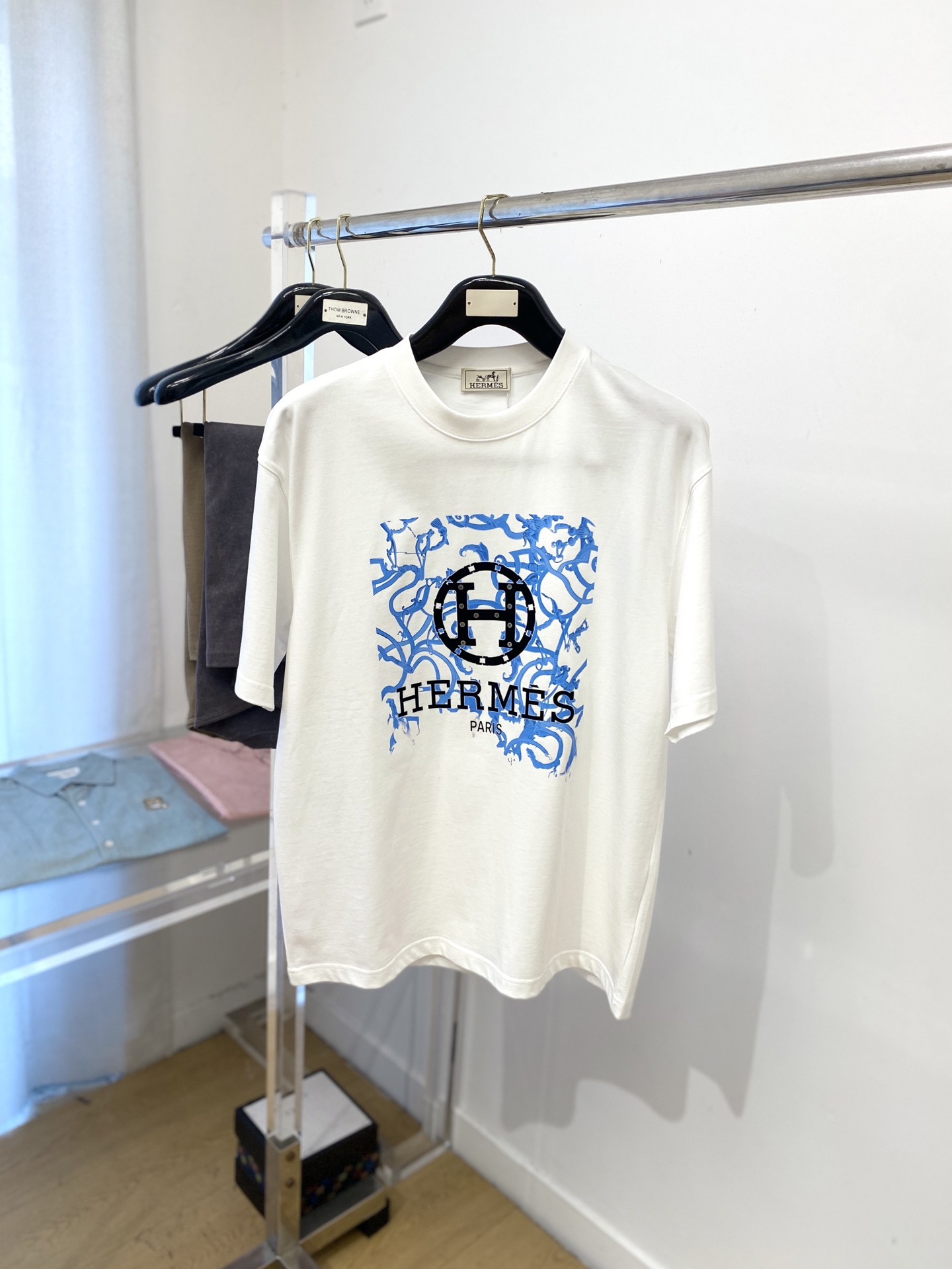 爱马仕、2025新品短袖T恤，帅气时尚，胸前顶级印胶图案字母logo，简约百搭款。面料棉 不仅挺括，保持