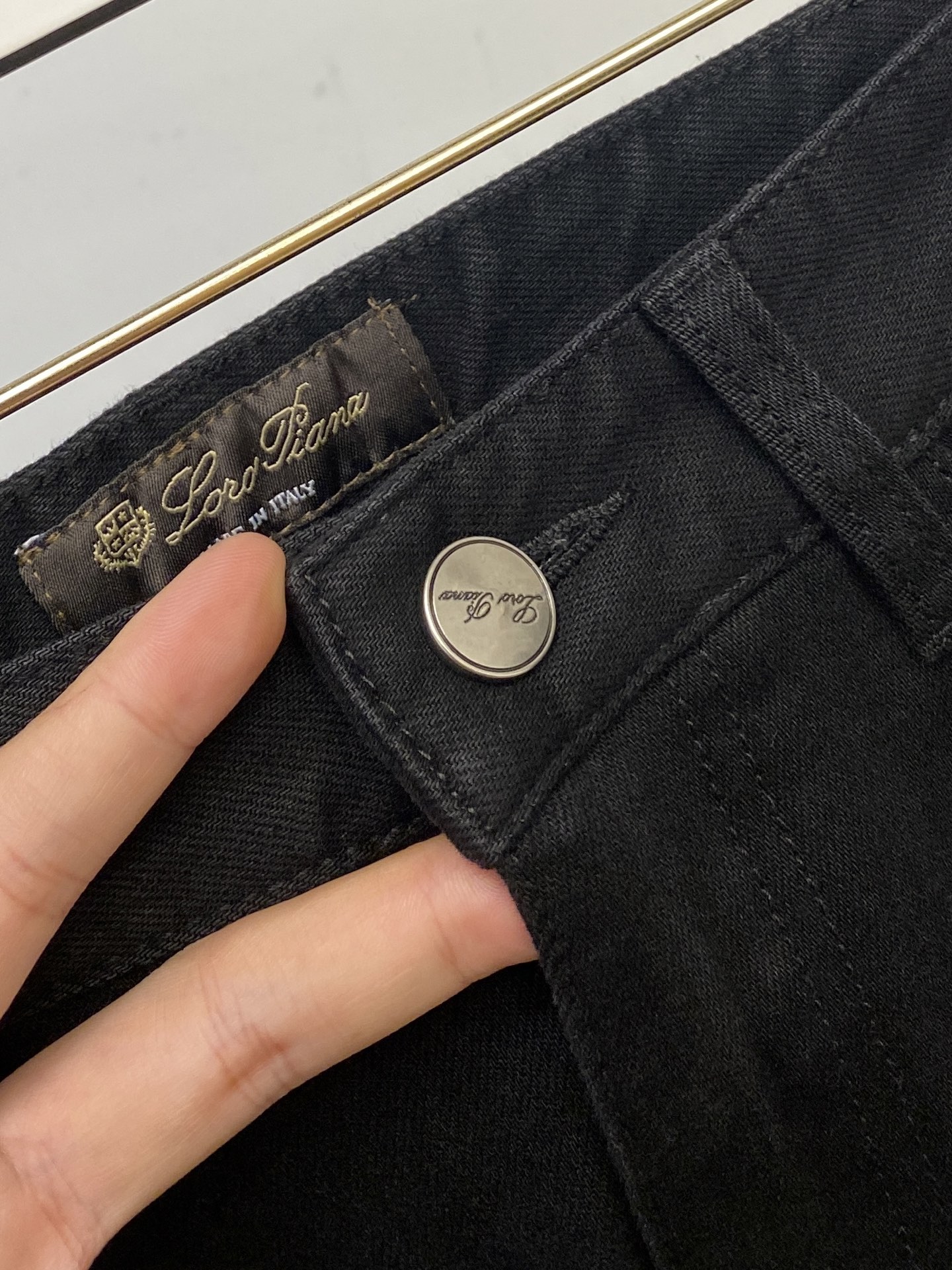 ￼ lP🆕、2025最新品，专柜同步有售，原单狠货，水洗休闲牛仔裤，进口原版水洗弹力面料，舒适有弹性，原