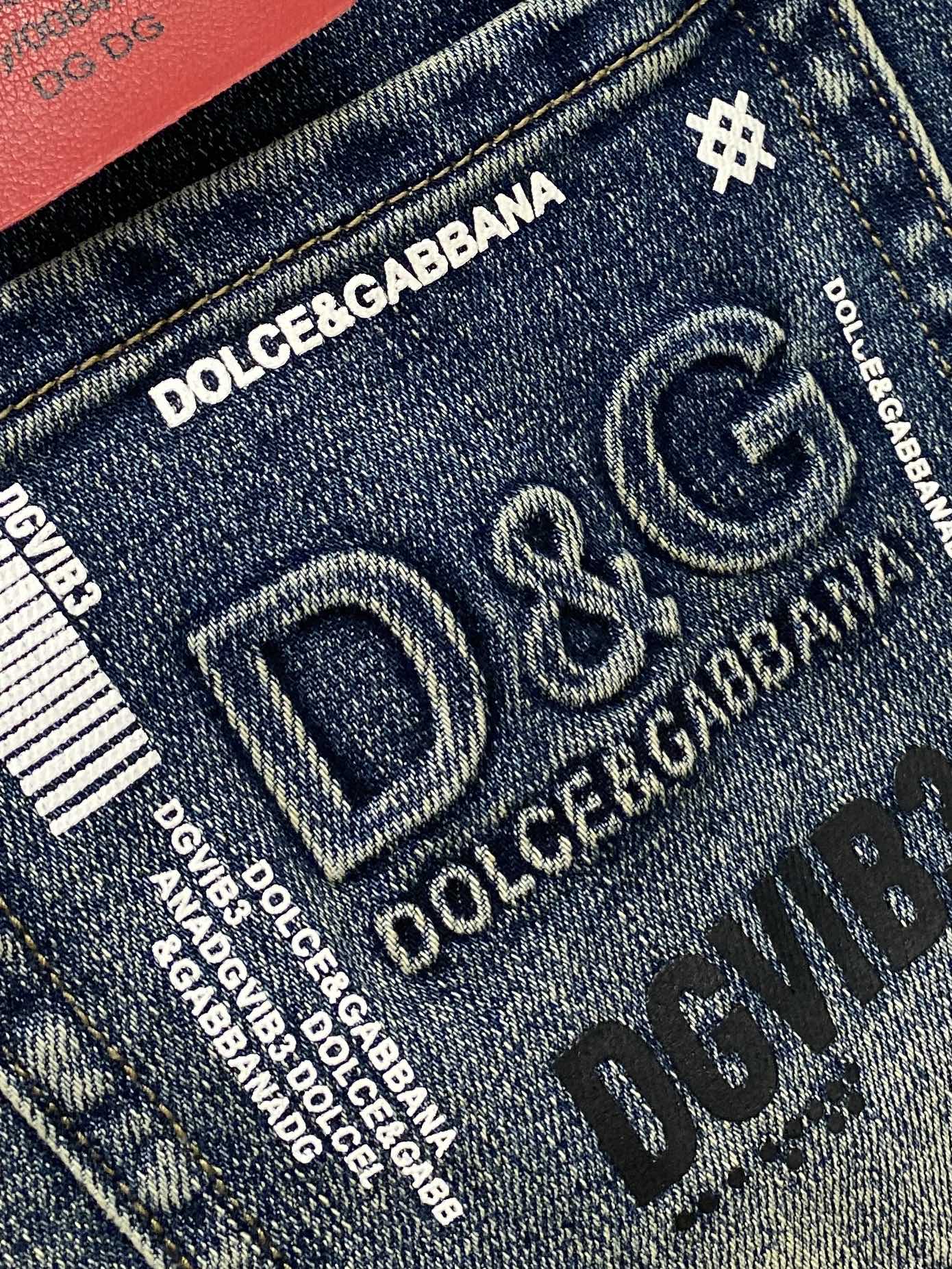 DG、2025最新品，专柜同步有售，原单狠货，水洗休闲牛仔裤，进口原版水洗弹力面料，舒适有弹性，原版五金