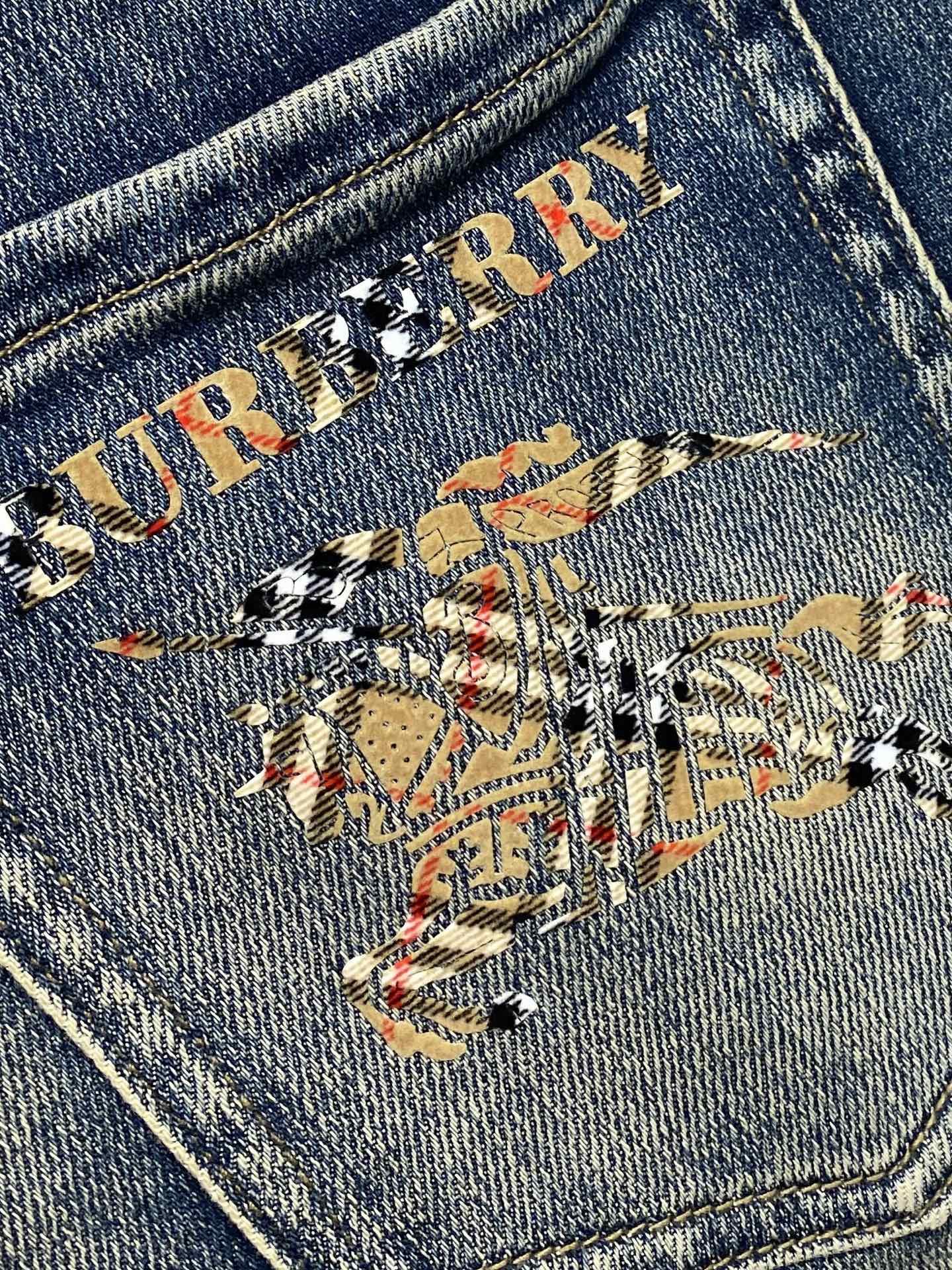 巴宝莉、2025最新品，专柜同步有售，原单狠货，水洗休闲牛仔裤，进口原版水洗弹力面料，舒适有弹性，原版五