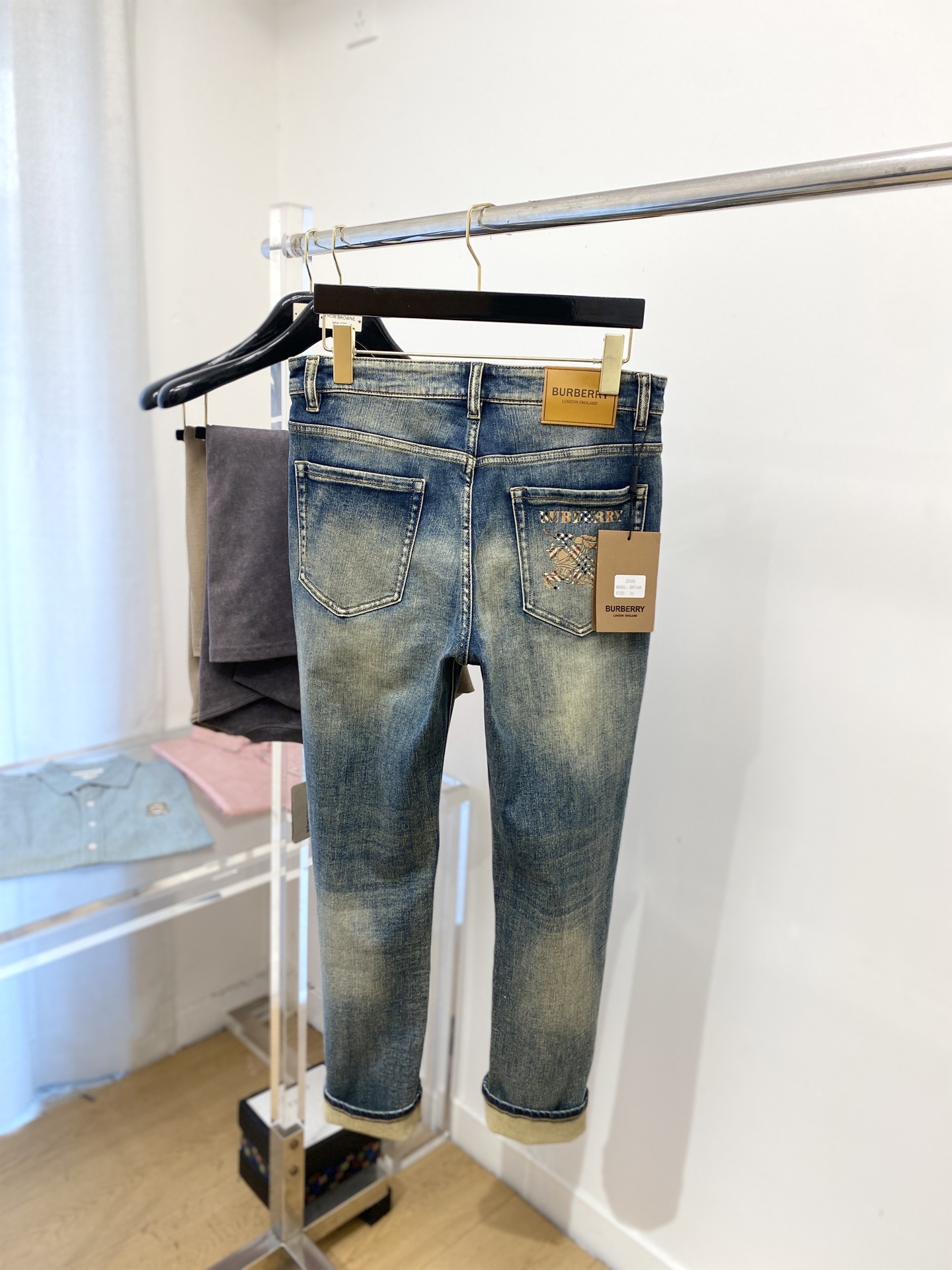 巴宝莉、2025最新品，专柜同步有售，原单狠货，水洗休闲牛仔裤，进口原版水洗弹力面料，舒适有弹性，原版五